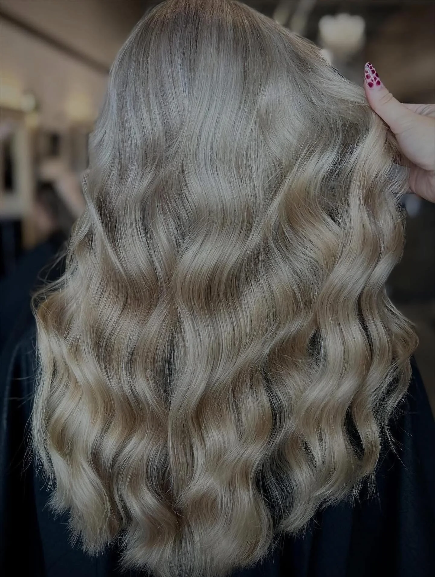 Blonding sessions ✨💝

Artist @hairrby_lc using @davinescolor