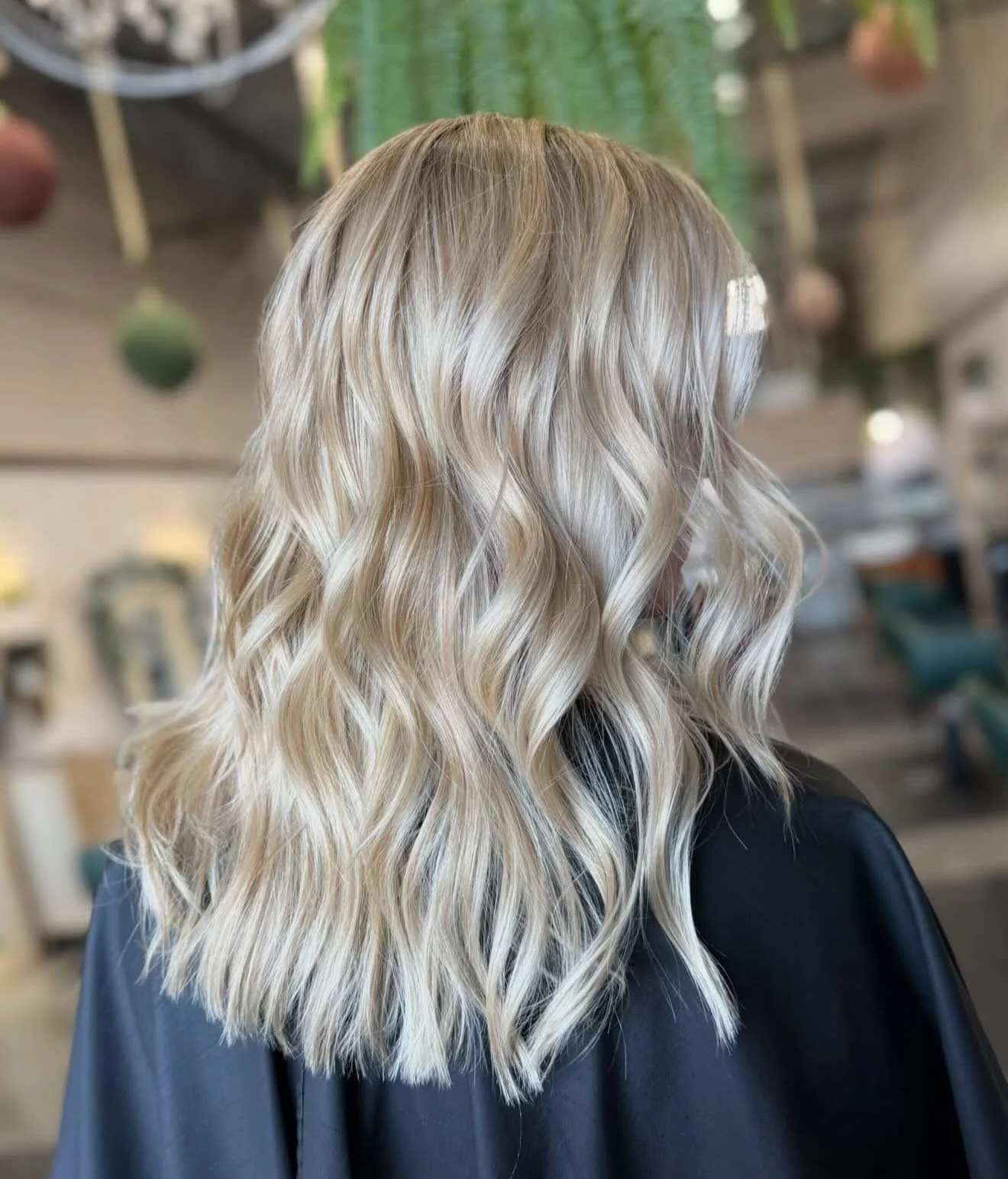 May your new year be as bright as this blonde✨🍾

Artist @coloredbykate_ using @davinescolor