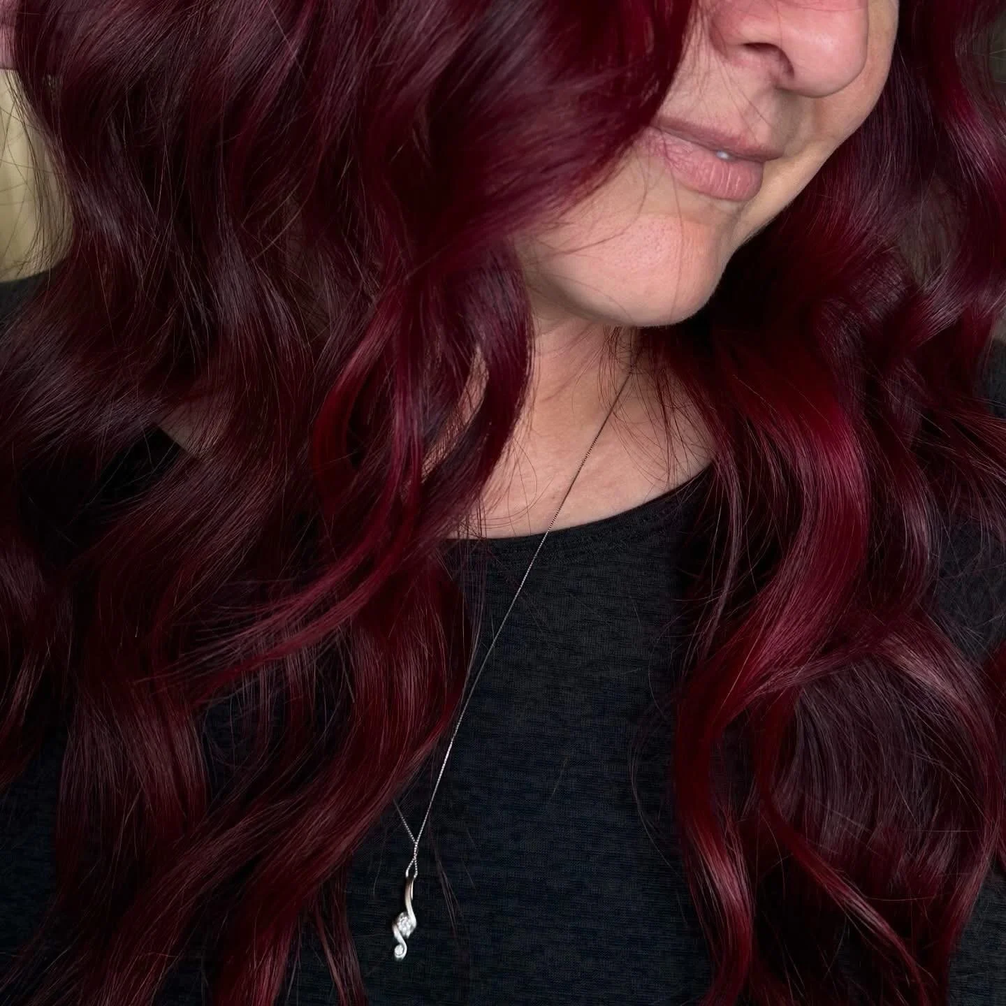 Ringing in the New Year with this Ruby Red ✨🥂 

Artist @askforavrie using @davinescolor