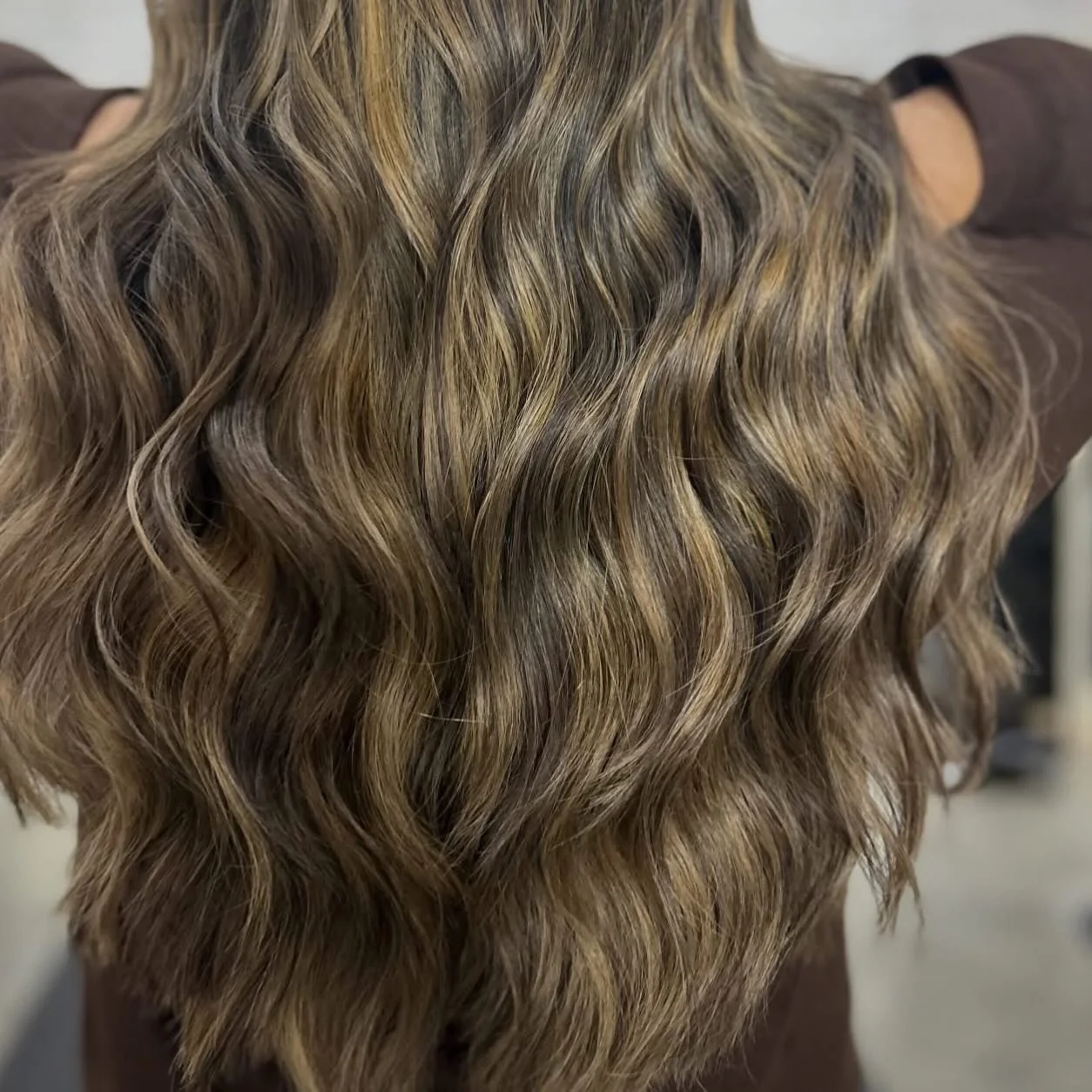 Warm honey bronde 🍯 🤎

Artist @hairrby_lc using @davinescolor