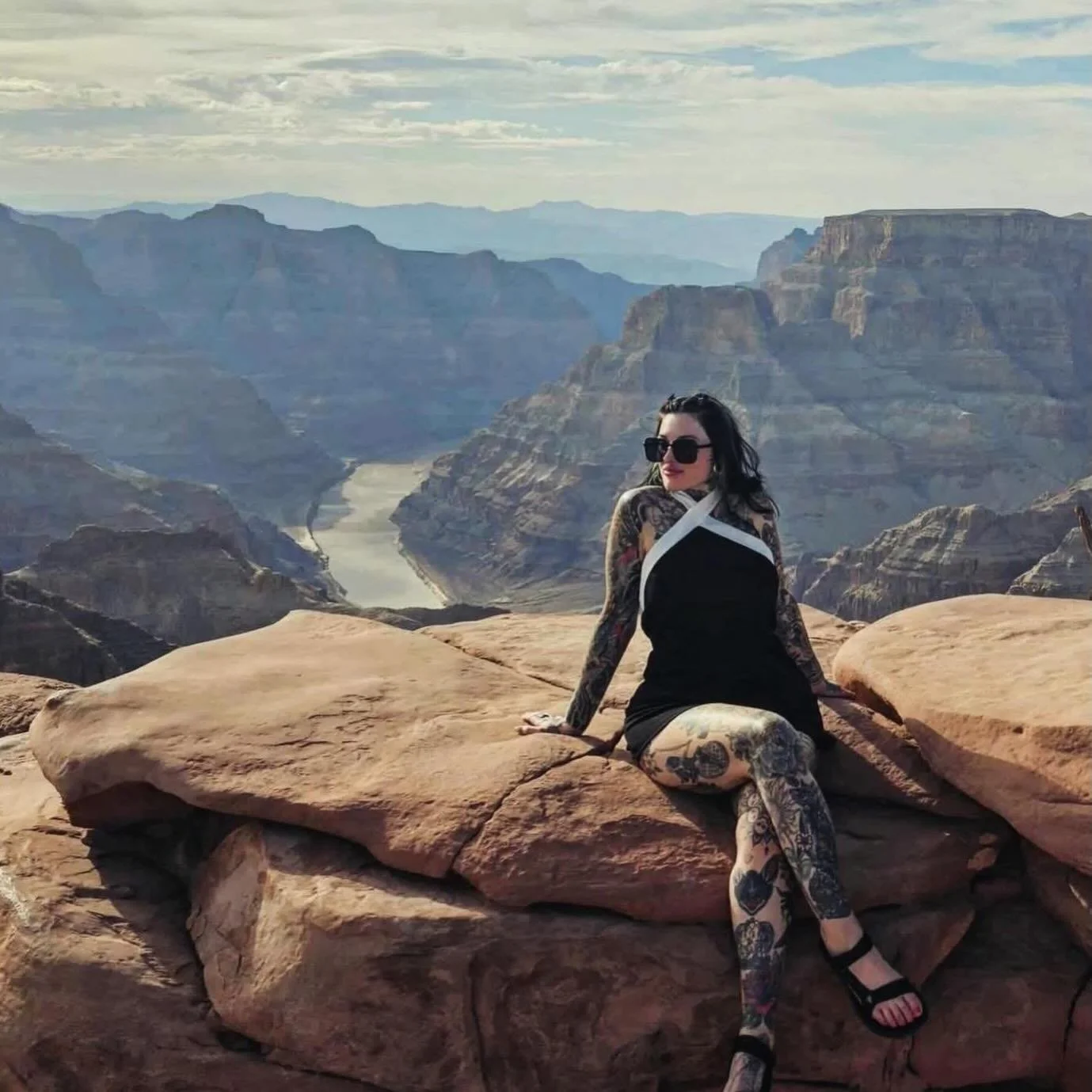 Celebrating this gem today! 🥂 
Happy FIVE year anniversary Lexi! We love having you part of Halo and can&rsquo;t wait to see your talent flourish in the future! 💕 @deviantlashes