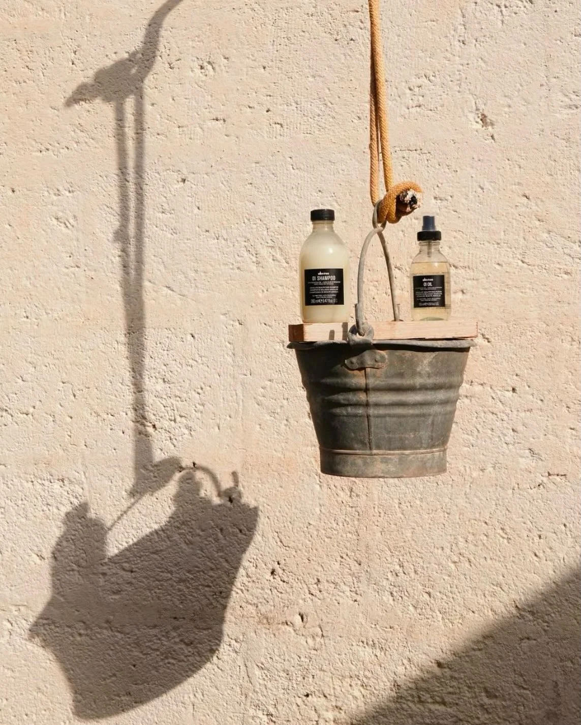 OI- Absolute Beauty for all hair types 

Benefits: 
Extraordinary softness and shine 
&bull;Effective untangling and anti-frizz action
&bull;Intense antioxidant and anti-free radical action
&bull;Heat protection without weighing it down
&bull;Reduced