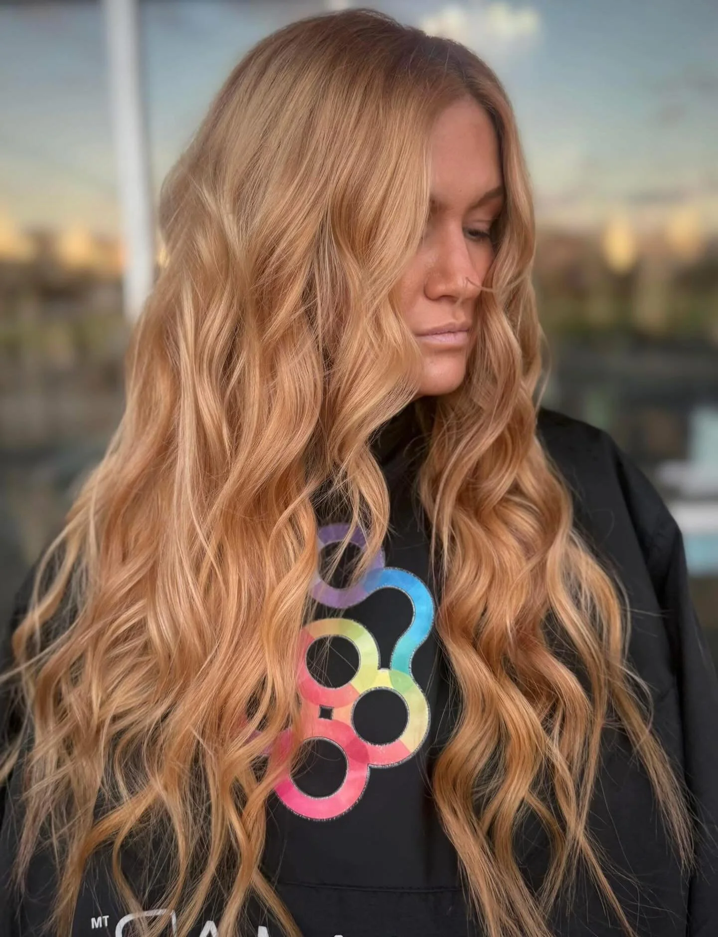 From platinum blonde to beautiful soft strawberry blonde. If you ever needed a push to try something new, here it is! She was made for this color 😍

Created by @jacquelinedoesmyhair using @davinescolor