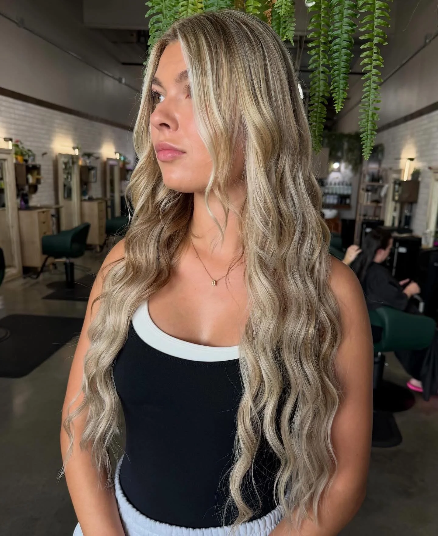 Lightened &amp; Lengthened ✨

Created by @kyanne.halosalonkc using 24&rdquo; @bellamihair and colored with @davinescolor