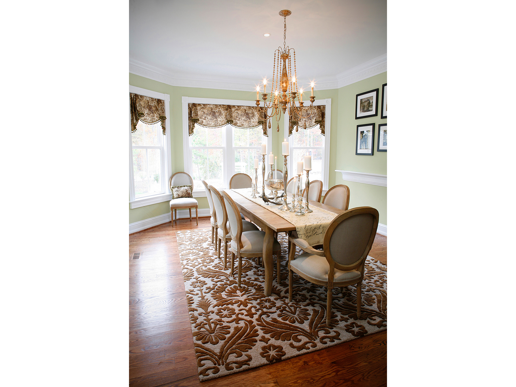 Dining room photograph for real estate home sales