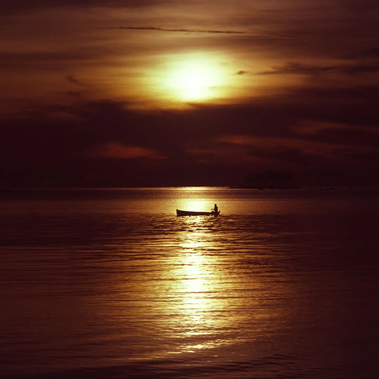 Kuna Yala Canoe.jpg