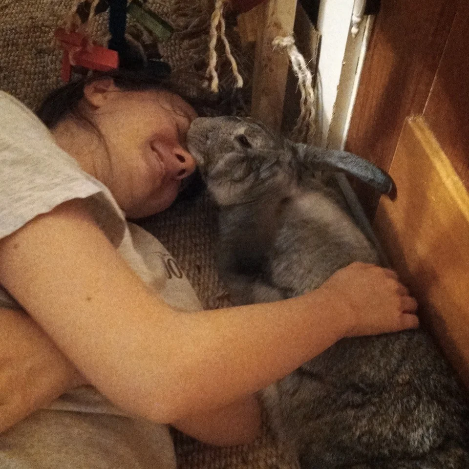 Chloe gives kisses