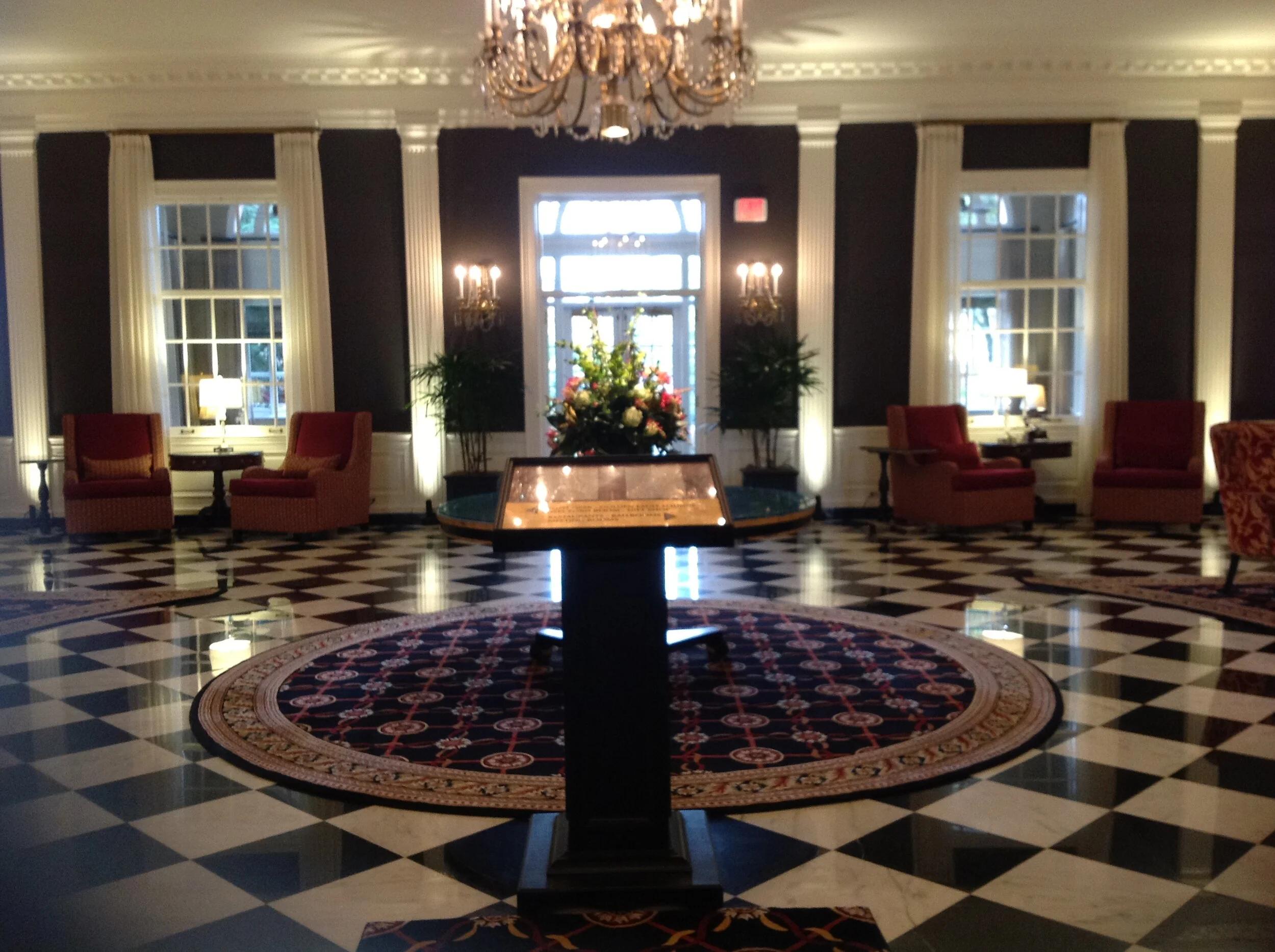 DearbornInn2012LobbyEntry.jpg