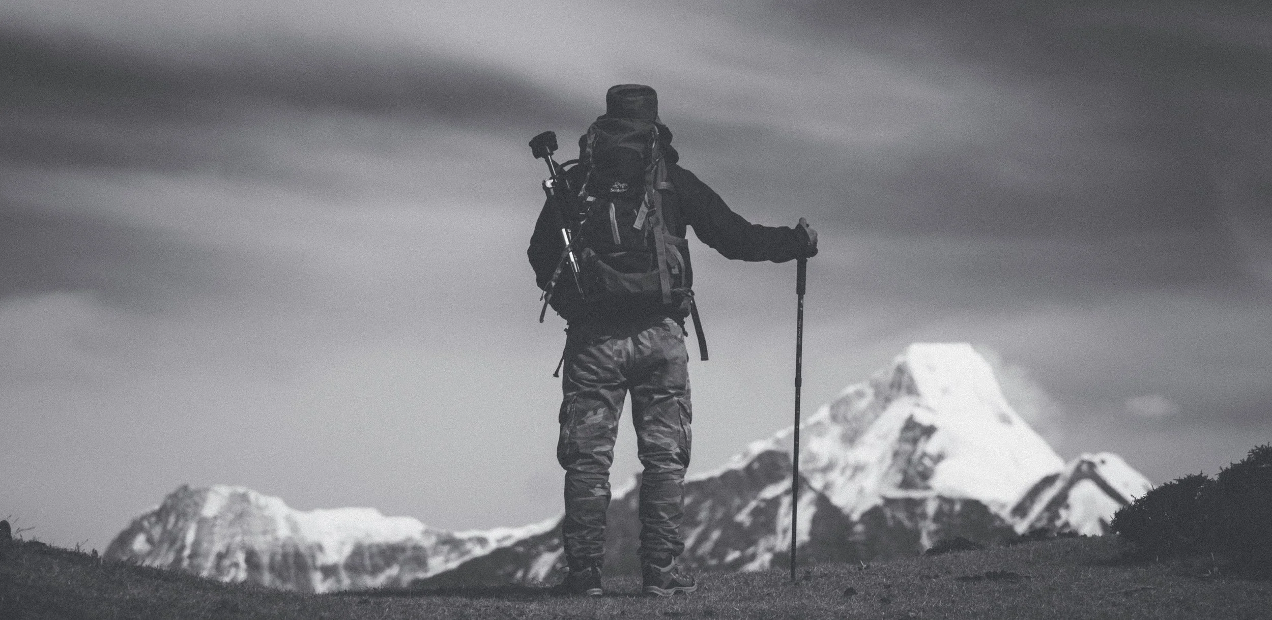 adventure-backpack-black-and-white-792668.jpg