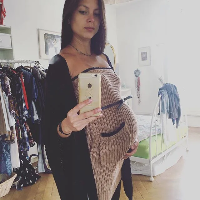 @pattistlucia here's that side shot 🤗 #babybump wrapped like a #gift with cute #belt 🎁🎀