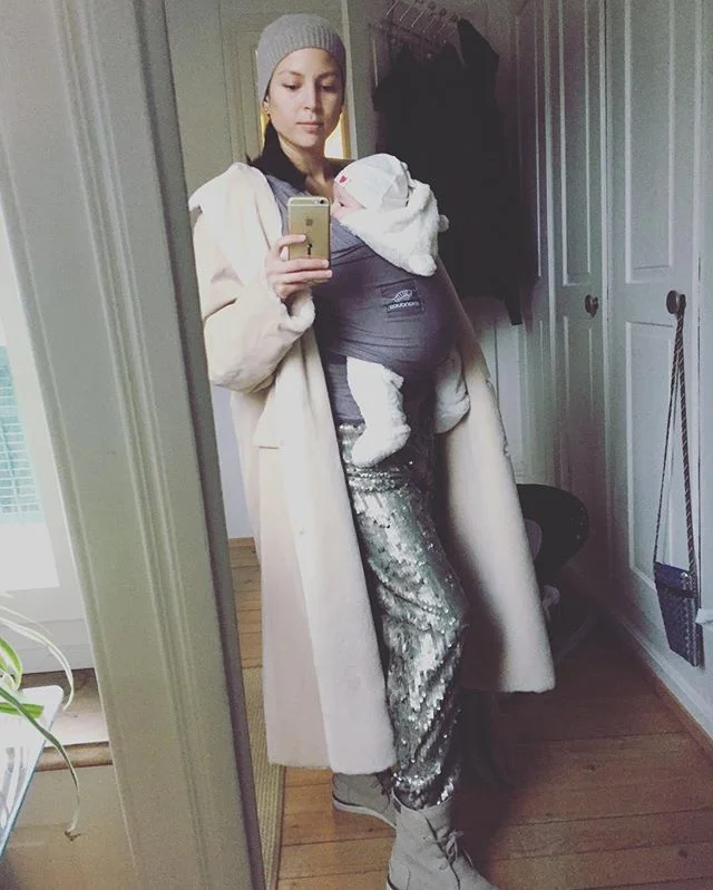 Do fun #sequinpants  with oversize #teddycoat so you can fit your #teddybaby under there and look a bit #glam and stay warm&amp;comfy #styling #different #outfitoftheday #mamastyle #winteroutfit