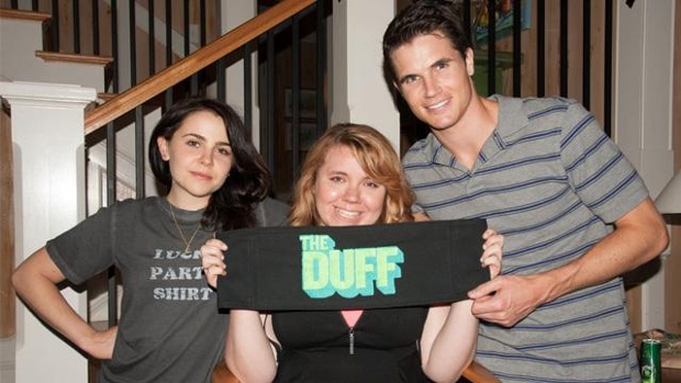 Mae-Whitman--Kody-Keplinger-and-Robbie-Amell-in--The-Duff--2-jpg.jpg