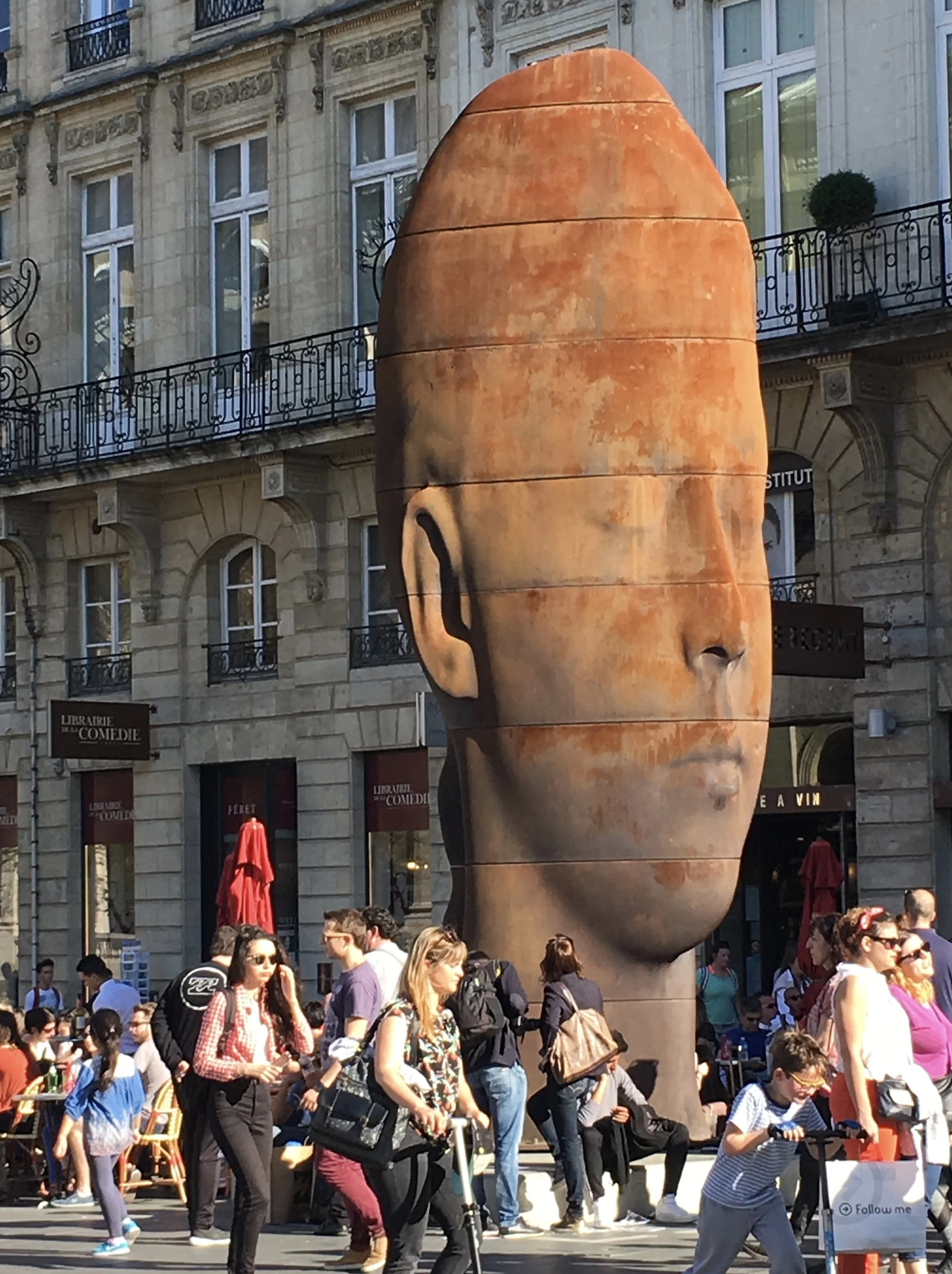 The city of Bordeaux is brimming with museums and art galleries but for those short on time and thin of wallet it also has an impressive array of street and public art to enjoy.