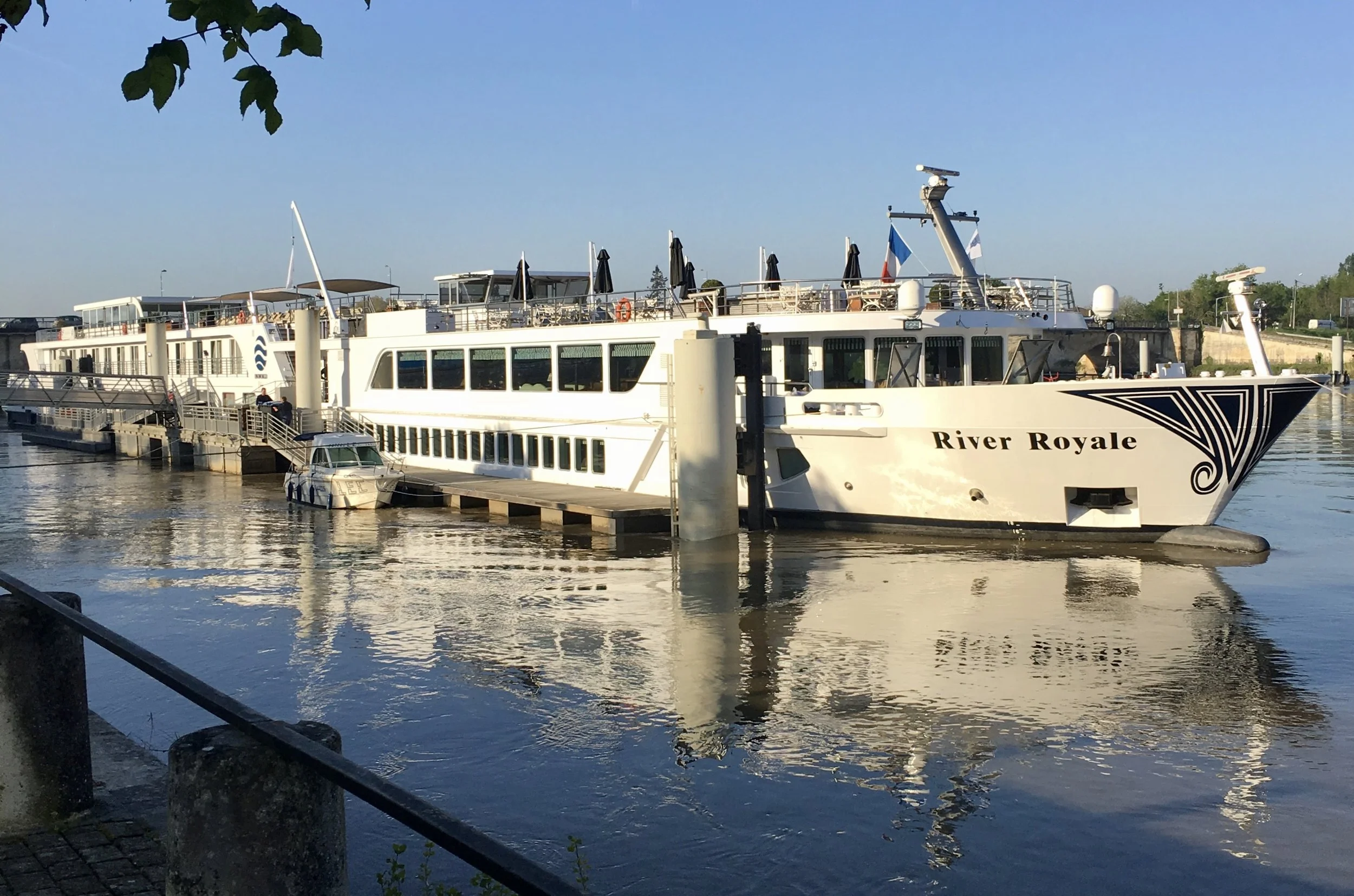 The River Royale is a nimble ship allowing passage in narrower rivers which makes it an ideal vessel for sailing on the Garonne and Dordogne.