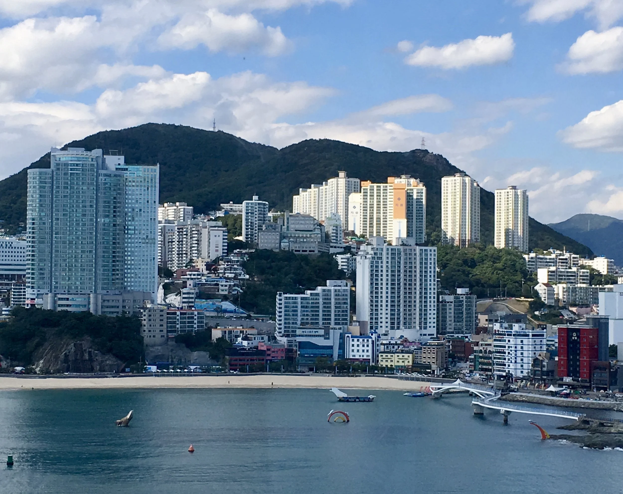 Busan is a thriving metropolis situated between beautiful mountains and picturesque beaches.