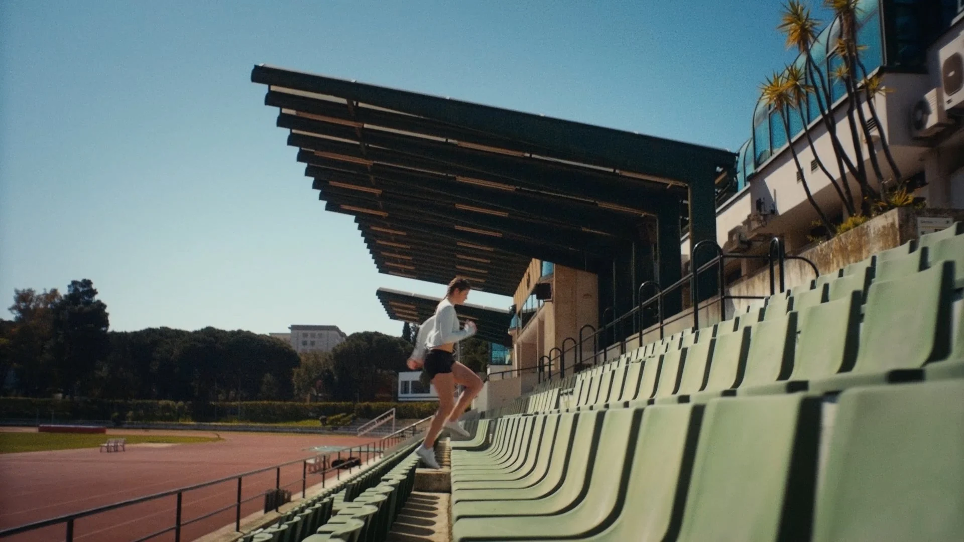 Anamorphic 2.35.00_00_30_06.Still042.jpg