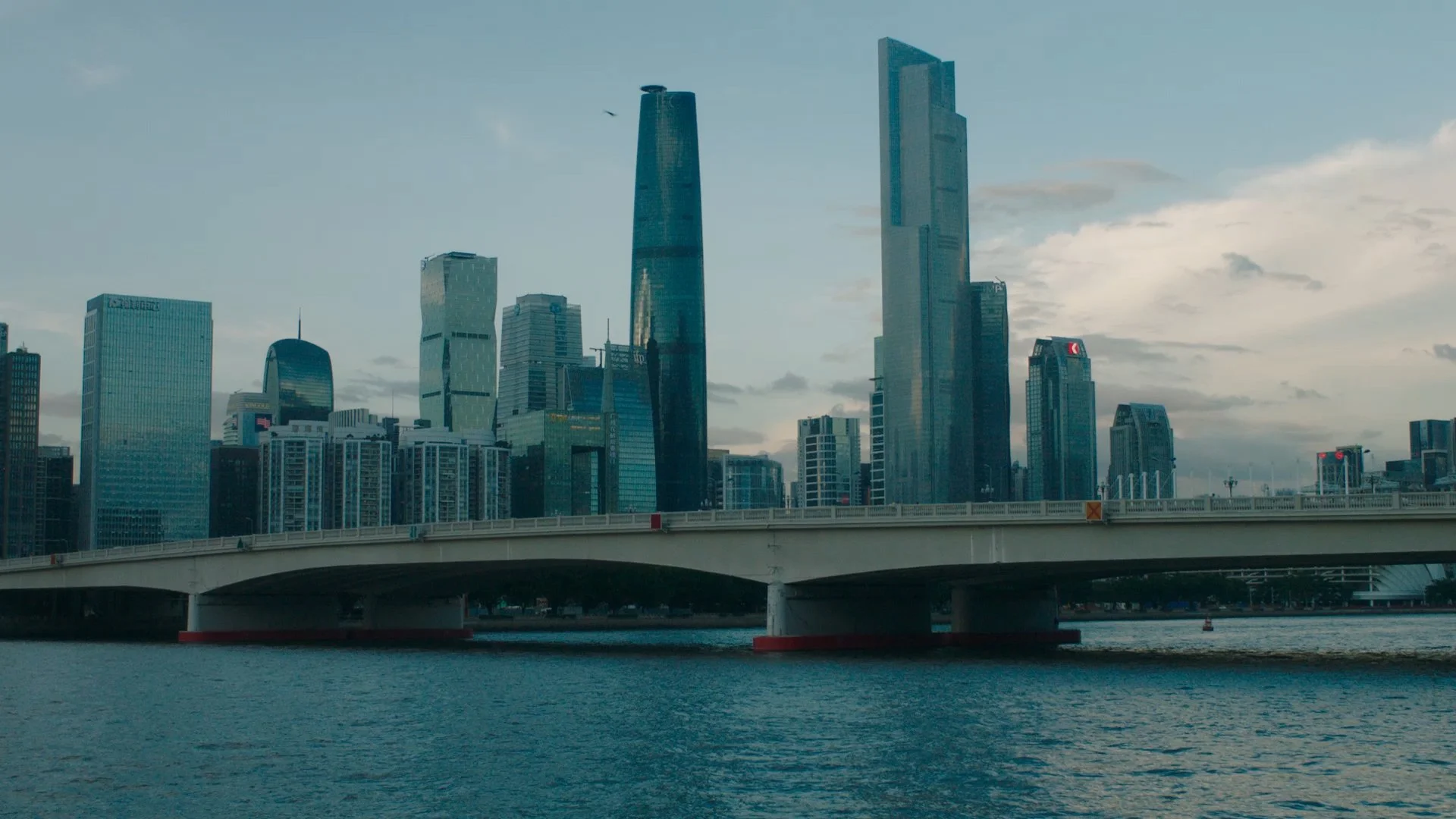 Anamorphic 2.35.00_01_45_22.Still017.jpg