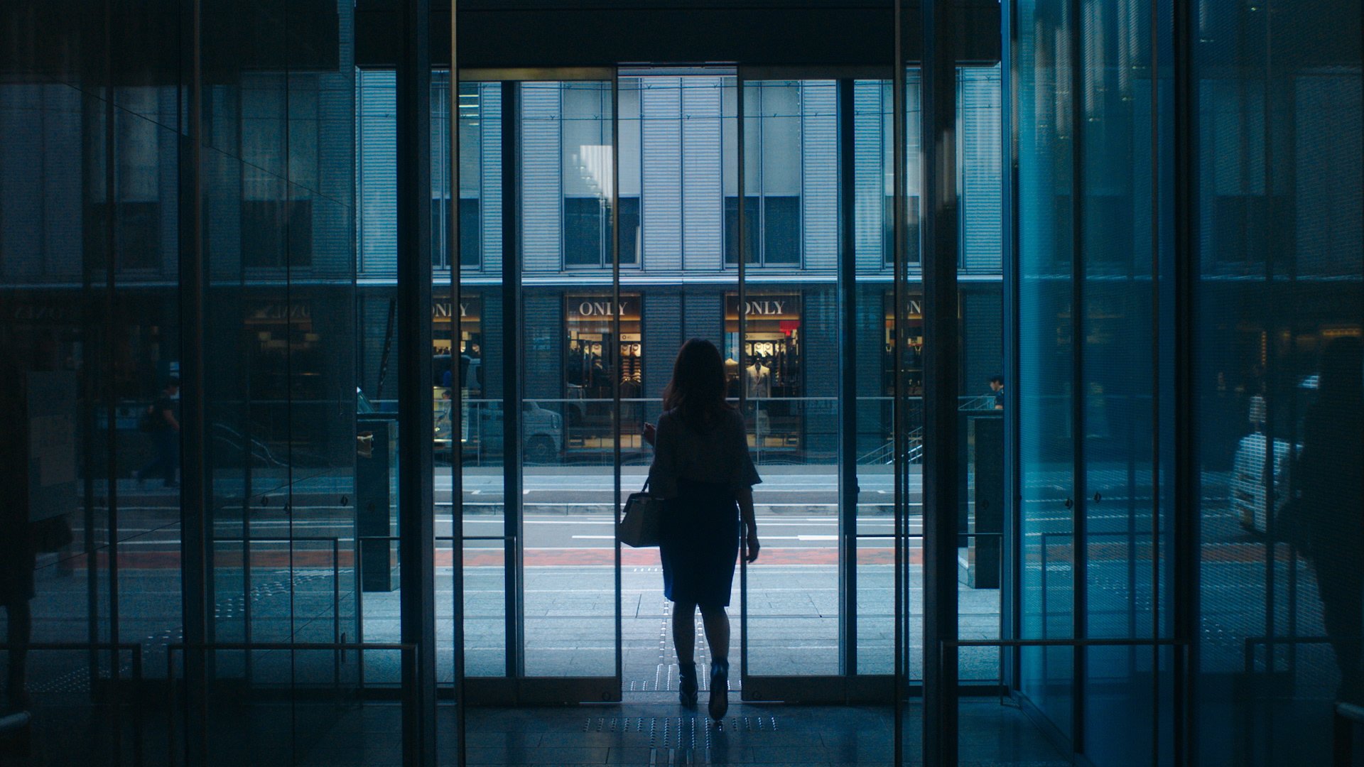 Anamorphic 2.35.00_01_33_11.Still015.jpg