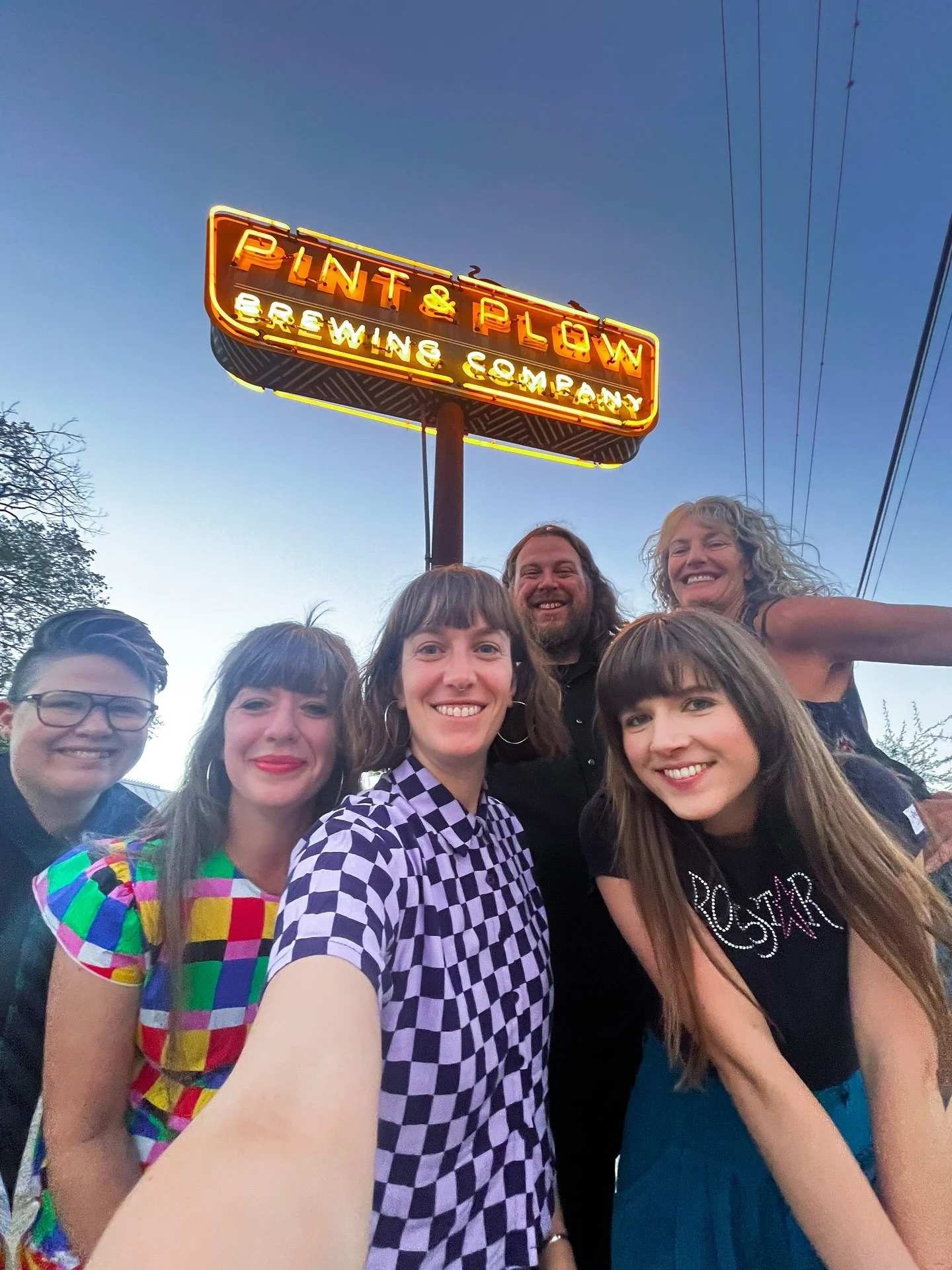That&rsquo;s a wrap on the @kerrfolkfest new folk winners tour! Ten days rolling around Texas playing in-the-round with these marvellous songwriters 💛 thanks to all involved for the southern hospitality and reverence of the song! 

#texas #kerrville