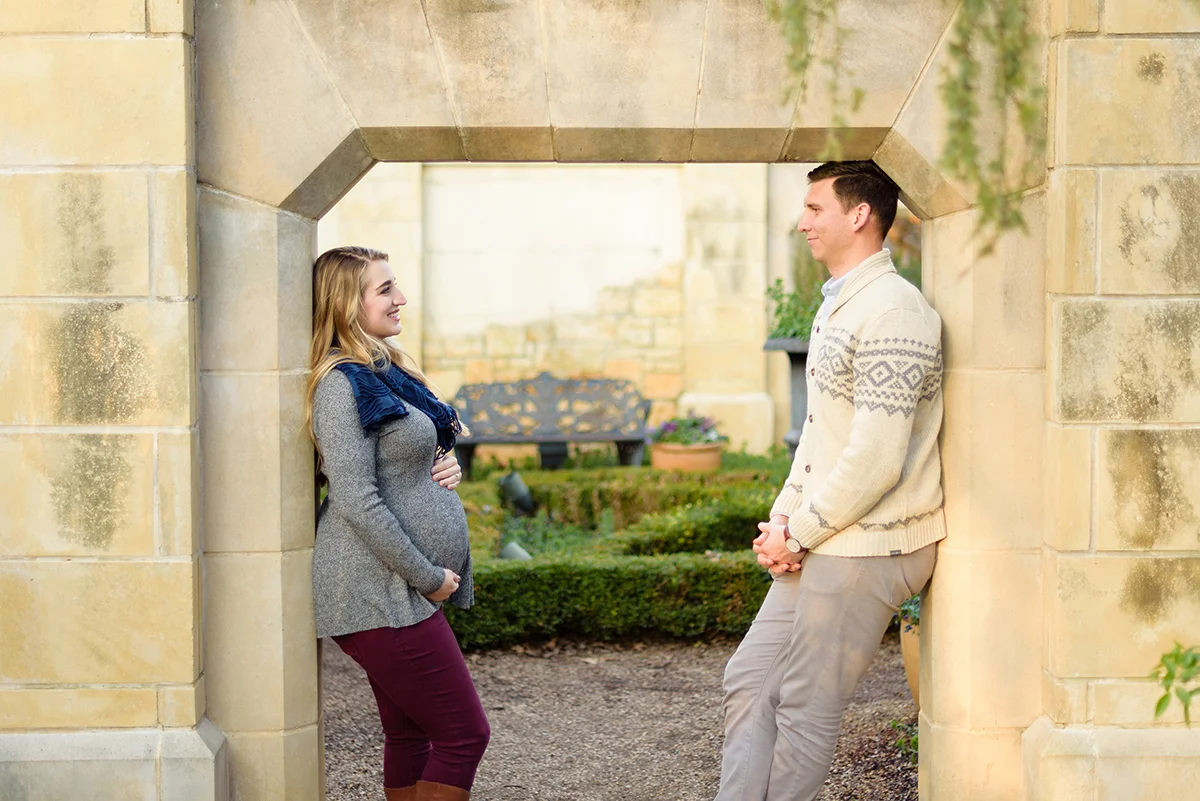 winter-dallas-arboretum-maternity-couple-photo-session-blog-9.jpg