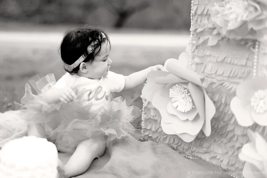 scarlett-cake-smash-2018-bw-56-web.jpg