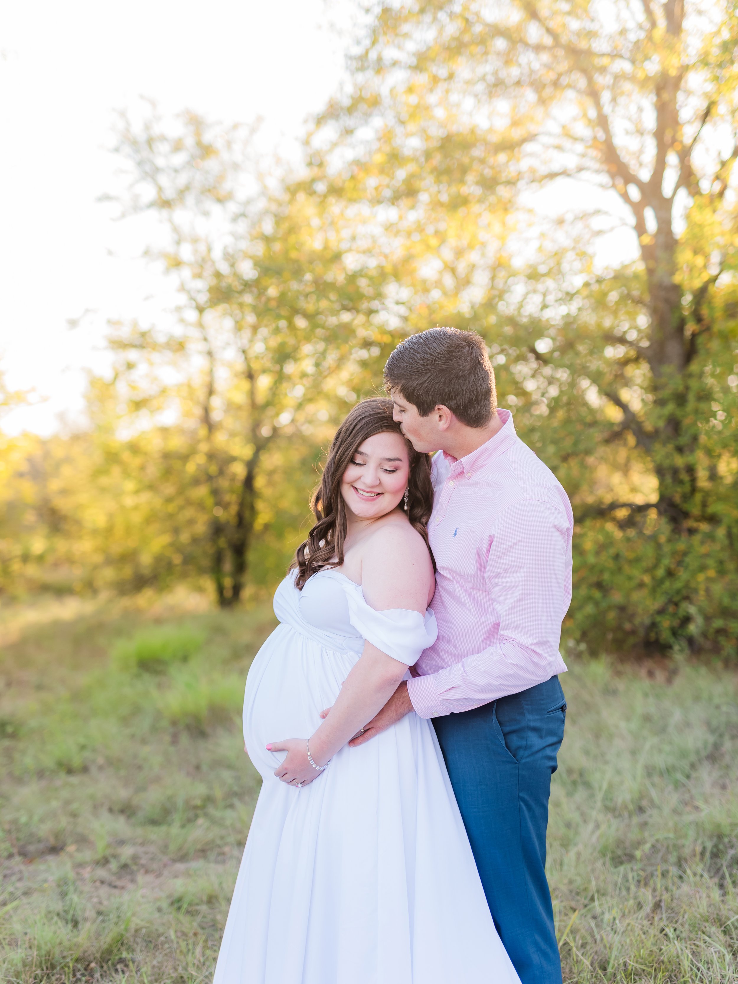 Glowing Autumn Maternity Portrait Session in North Dallas (Plano, TX)