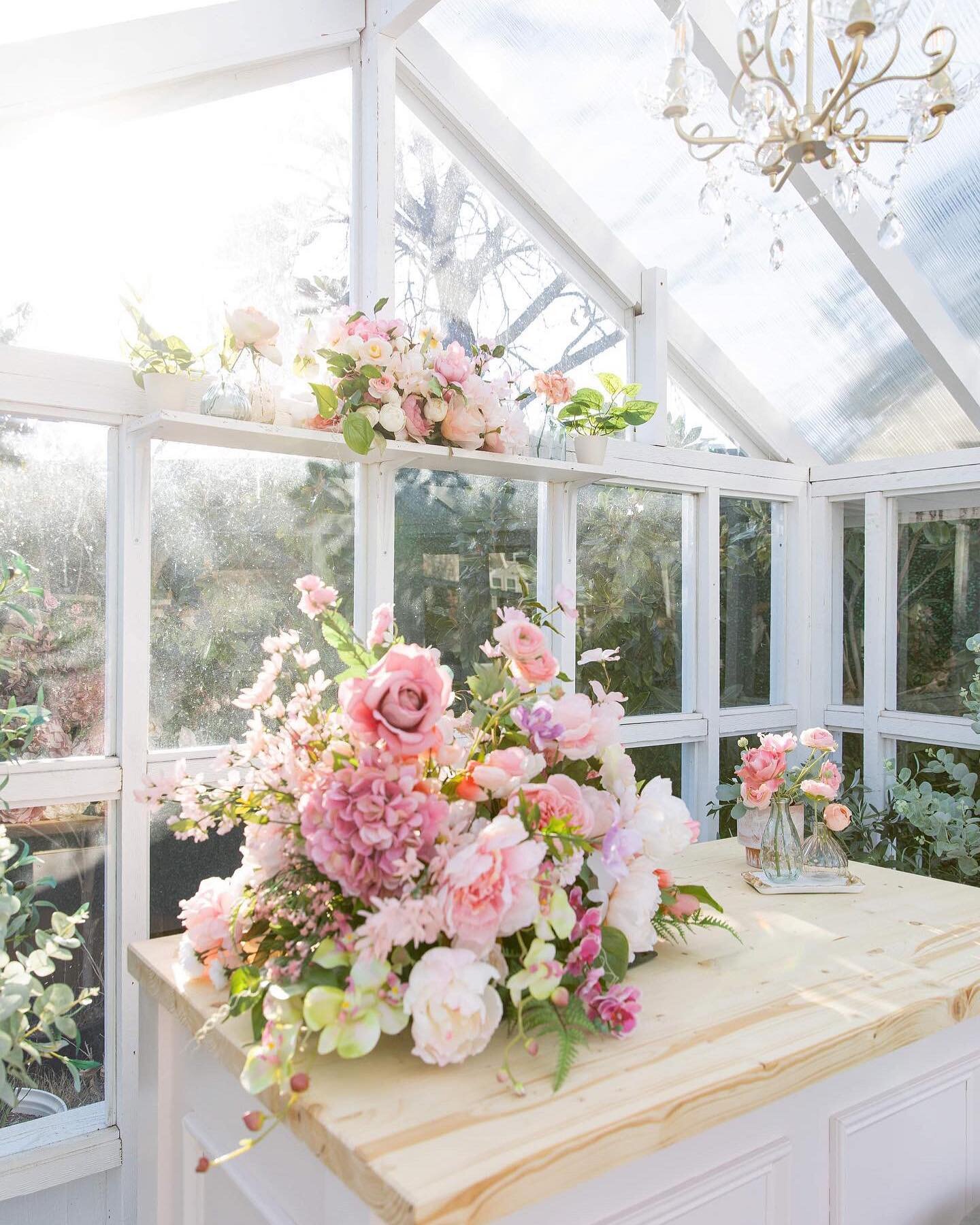 📣Last Call for Saturday&rsquo;s Minis📣
Spring Greenhouse Minis are coming up THIS Saturday, and there are just a couple of spots left. These mini sessions are going to be so gorgeous with all of the pretty florals... seriously!

These would be so s