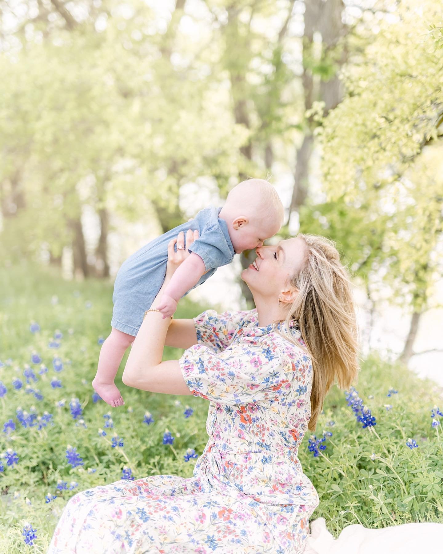 Bluebonnet portrait galleries are starting to be delivered this week, and I&rsquo;m loving it! Capturing timeless family memories amidst the iconic Texas bluebonnets has been pure joy 💙
.
.
.
.
.
#dallasfamilyphotographer #dfwfamilyphotographer #for