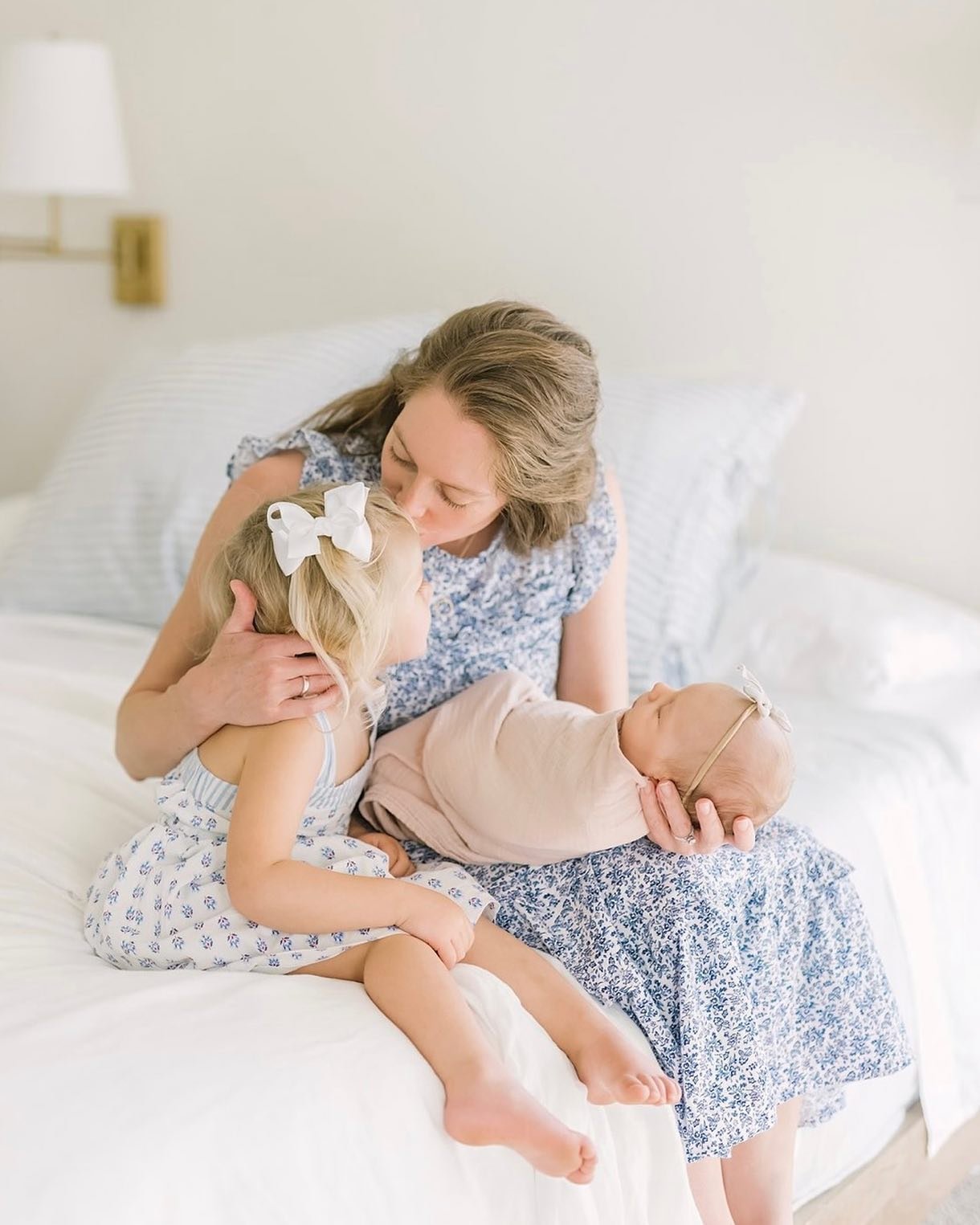 Happy Mother&rsquo;s Day to all of the amazing mamas doing the hard yet oh so wonderful work day in and day out&hellip; what a blessing to be loved and cherished by your own 💐
.
.
.
.
.
#dallasnewbornphotographer #dfwnewbornphotographer #ftworthnewb
