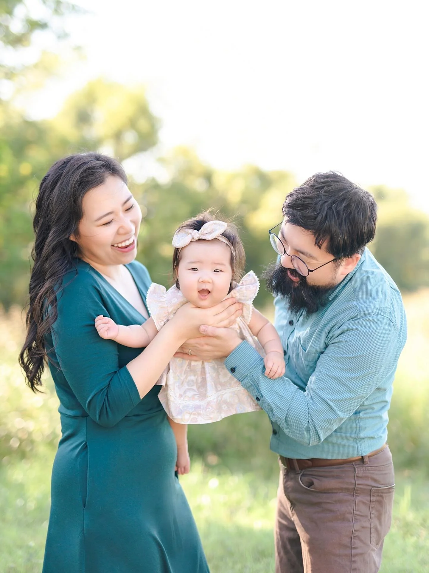 The sweetest joy is found in arms full of love 💕 Moments like these remind me why family photographs are treasures we hold onto forever&hellip;
.
.
.
.
.
#dallasfamilyphotographer #dfwfamilyphotographer #mckinneyfamilyphotographer #planofamilyphotog