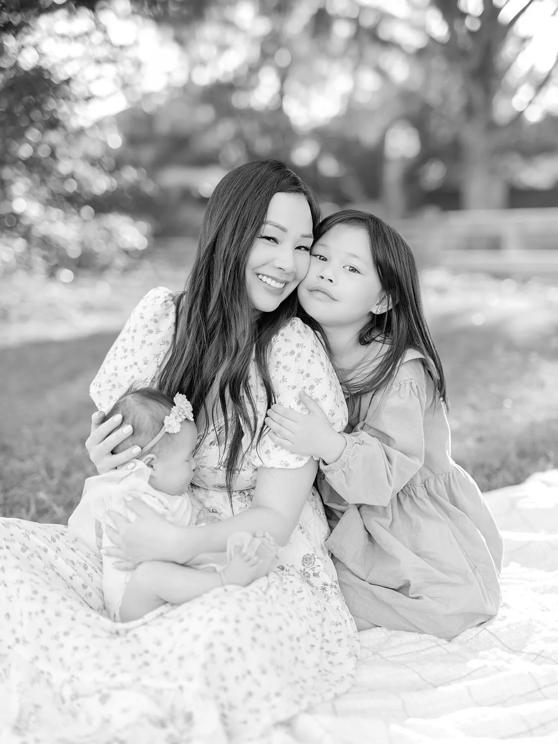 The sweetest fall portrait session to welcome baby number three! Baby sister is so loved already 🤍
.
.
.
.
.
#dallasfamilyphotographer #dfwfamilyphotographer #planofamilyphotographer #friscofamilyphotographer #mckinneyfamilyphotographer #dallasphoto