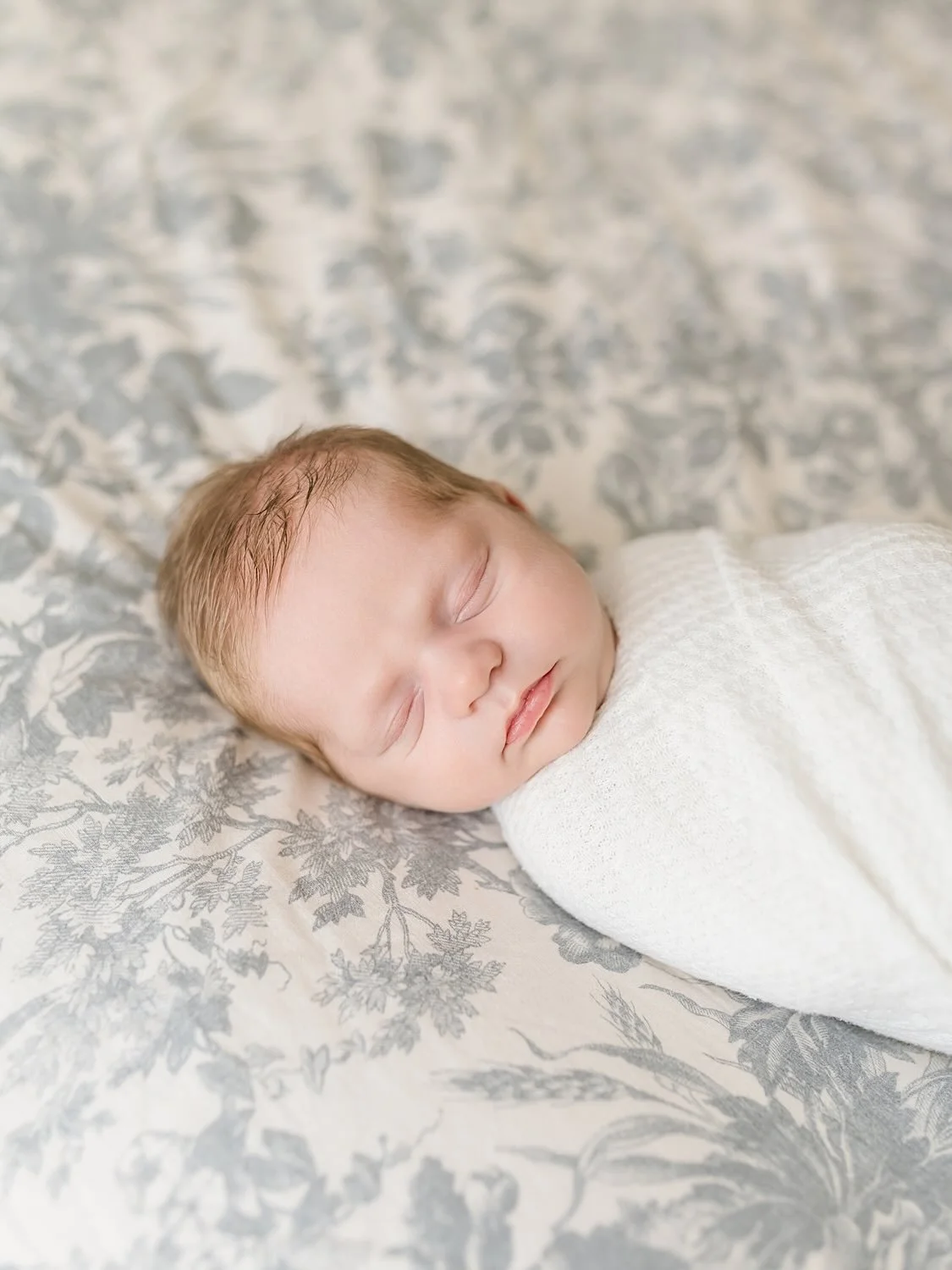 My absolute favorite way to capture your newborn: at home surrounded by your people and your favorite things 🤍
.
.
.
.
.
#dallasnewbornphotographer #dfwnewbornphotographer #planonewbornphotographer #frisconewbornphotographer #mckinneynewbornphotogra