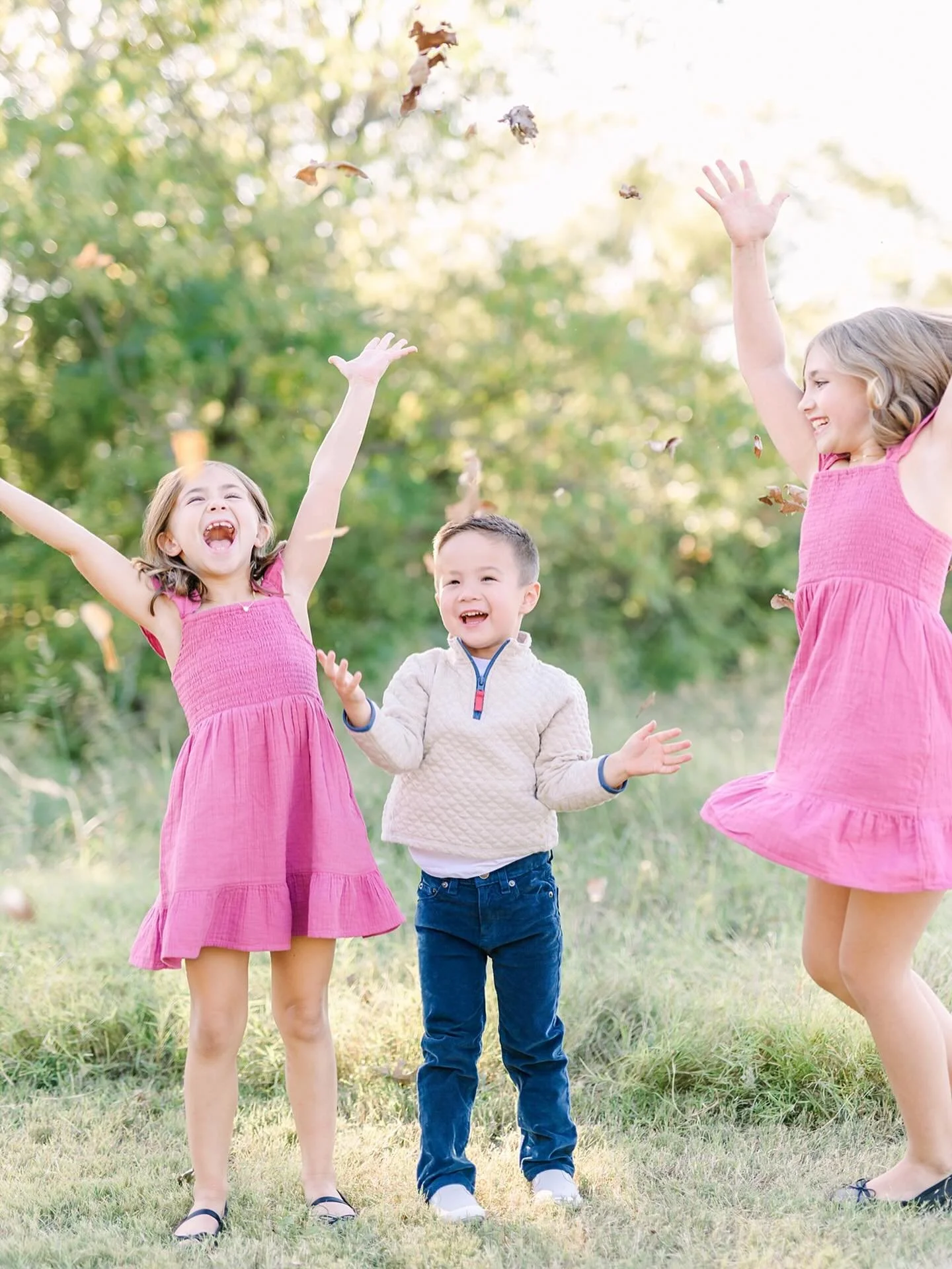 Hooray! It finally feels like fall here in north Texas 🍂
.
.
.
.
.
#dallasfamilyphotographer #dfwfamilyphotographer #planofamilyphotographer #mckinneyfamilyphotographer #friscofamilyphotographer #familyphotoshoot #fallfamilyphotos #dallasfallminises
