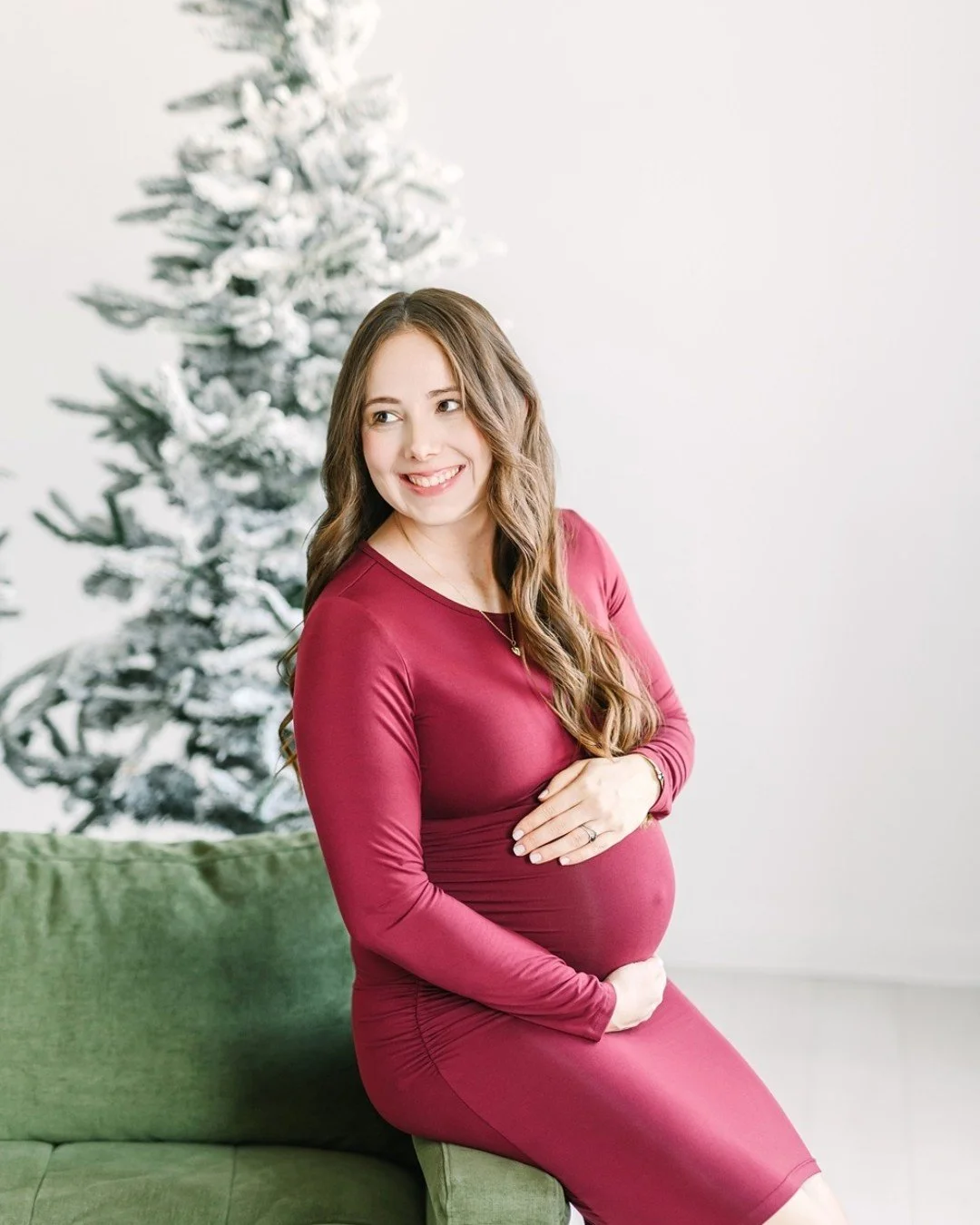 Waiting on the sweetest Christmas gift 🤍
A winter maternity session filled with quiet anticipation, soft light, and a new baby arriving just in time for Christmas. 

#dallasmaternityphotographer #christmasmaternitysession #dallasfamilyphotographer #