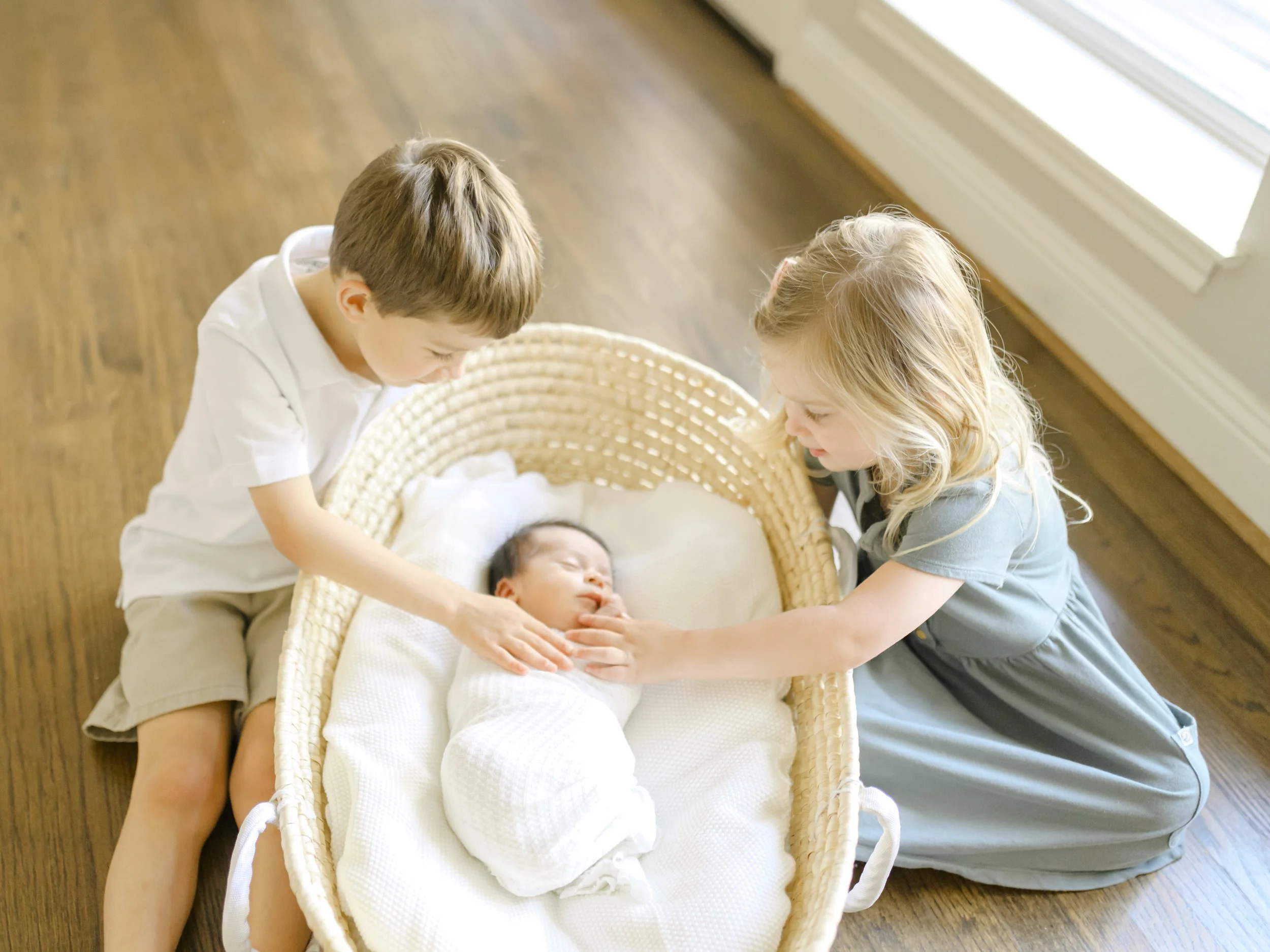 A Sweet Dallas, TX In-Home Newborn Session for a Family of Five