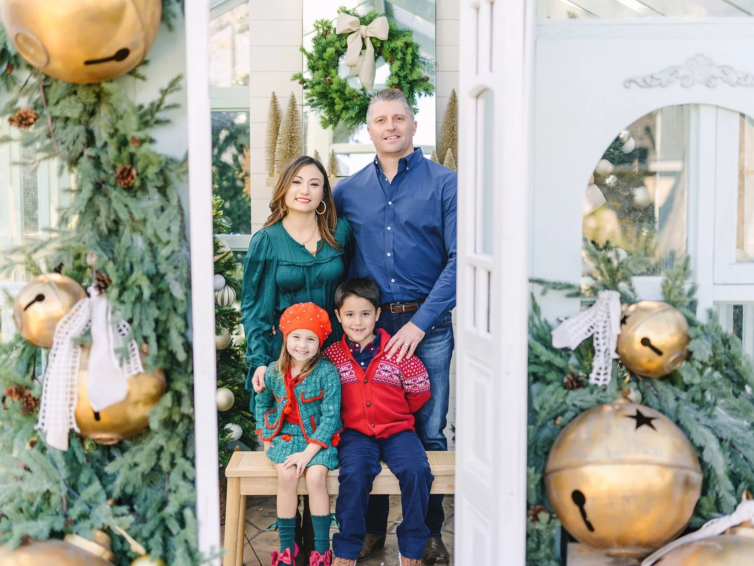 dallas-christmas-greenhouse-mini-session-3 (5).jpg