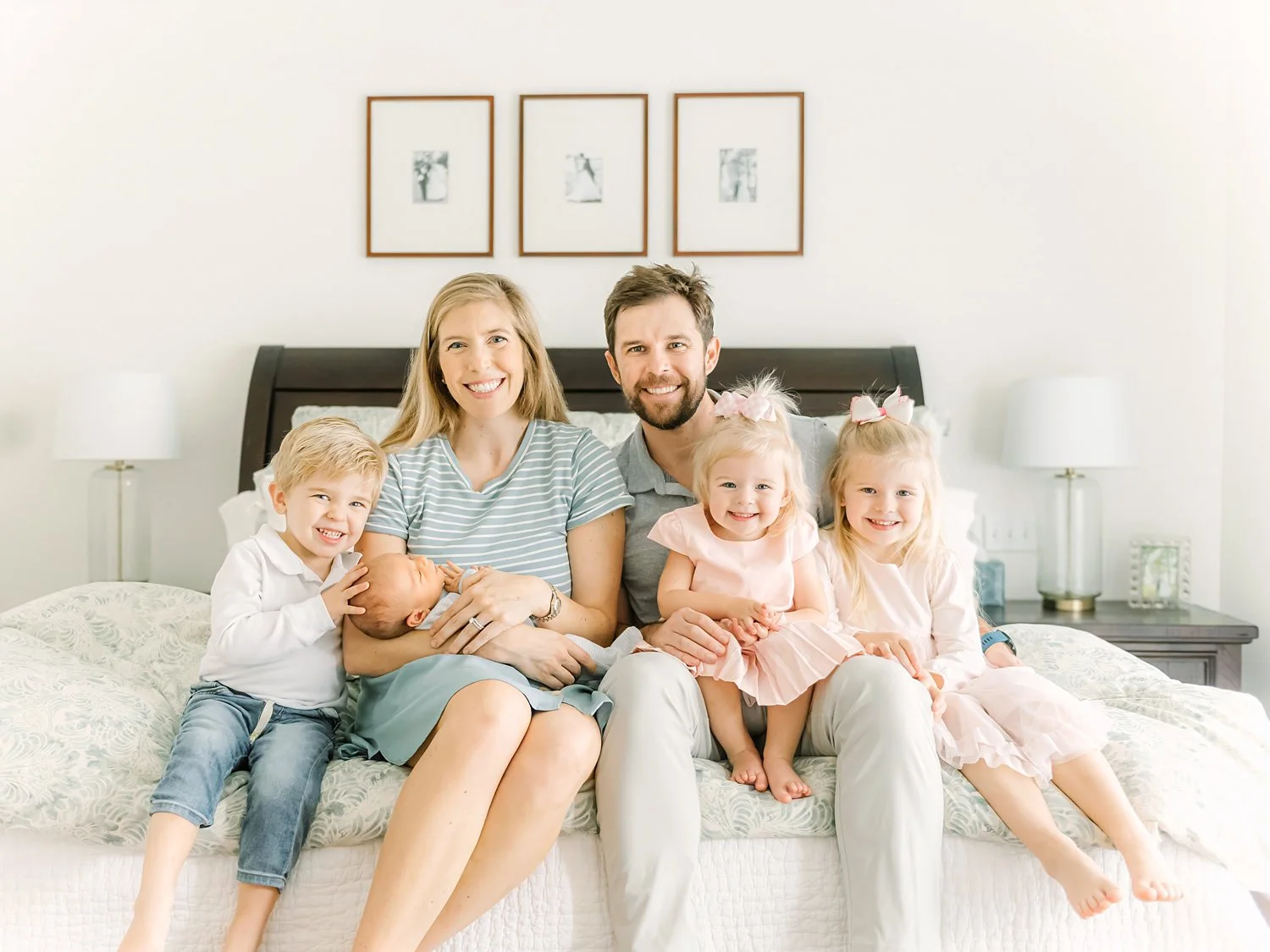 family of six in home for lifestyle newborn photos with siblings