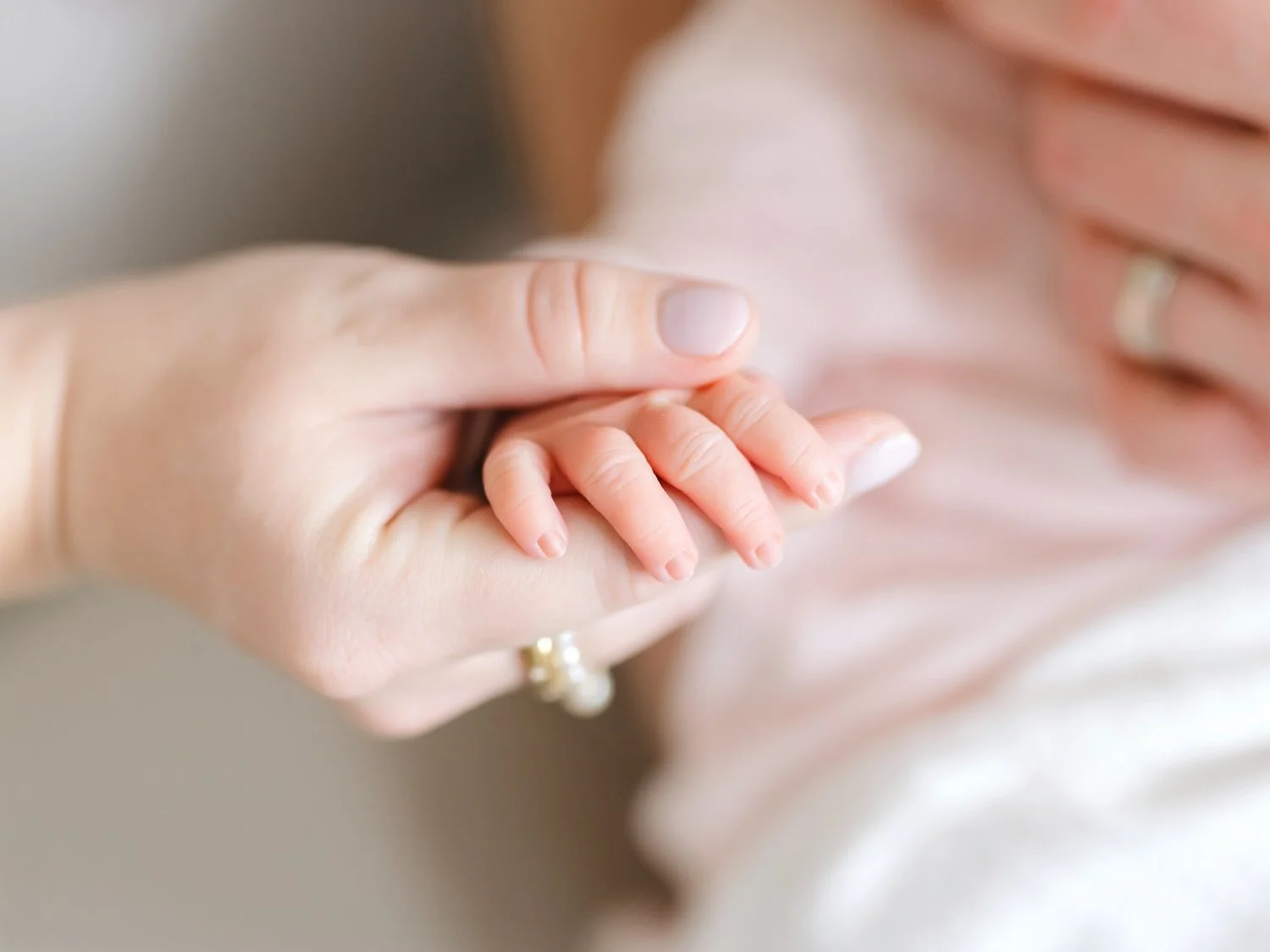 tiny baby fingers for newborn photos in north dallas