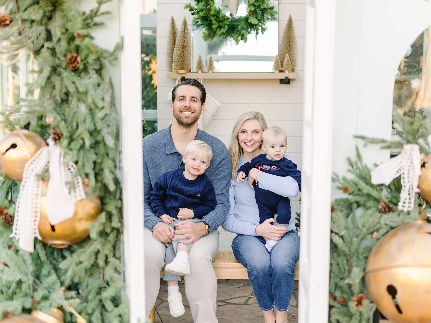 dallas-christmas-greenhouse-mini-session-6 (4).jpg