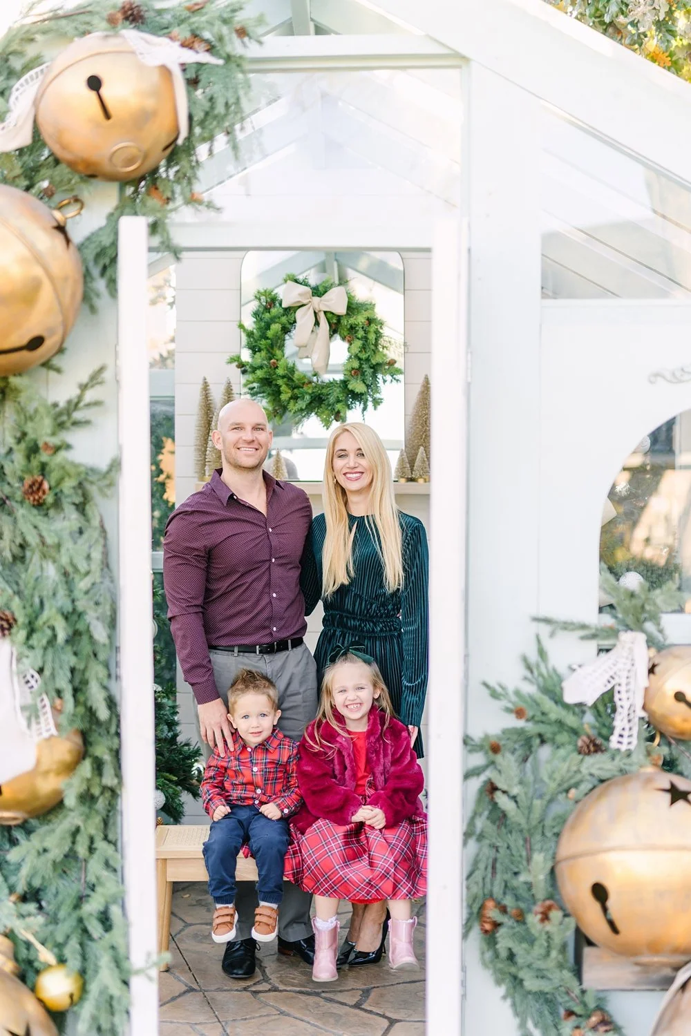 dallas-christmas-greenhouse-mini-session-5 (1).jpg