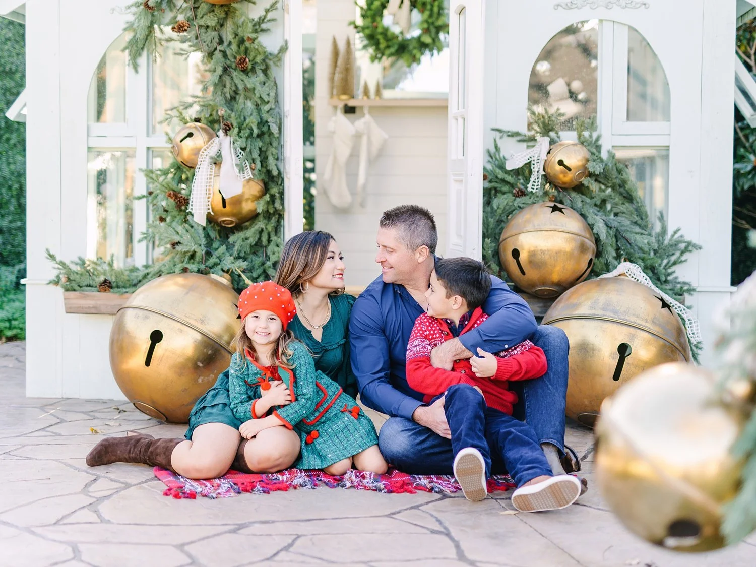 dallas-christmas-greenhouse-mini-session-3 (6).jpg