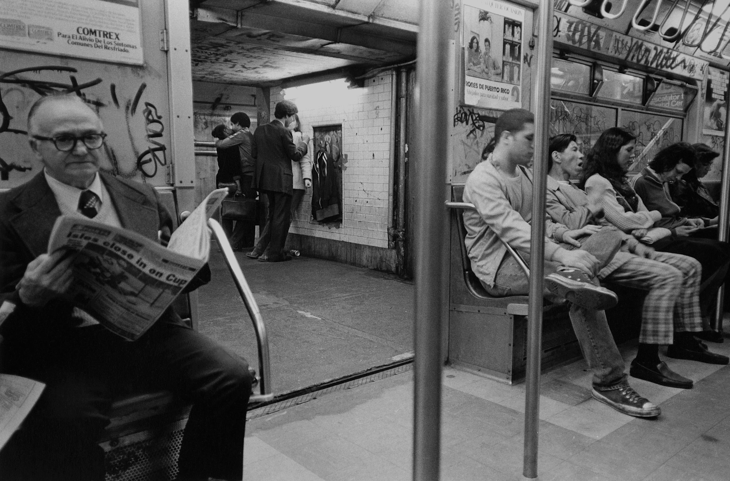 kissers, grand central station platform, nyc, 1982