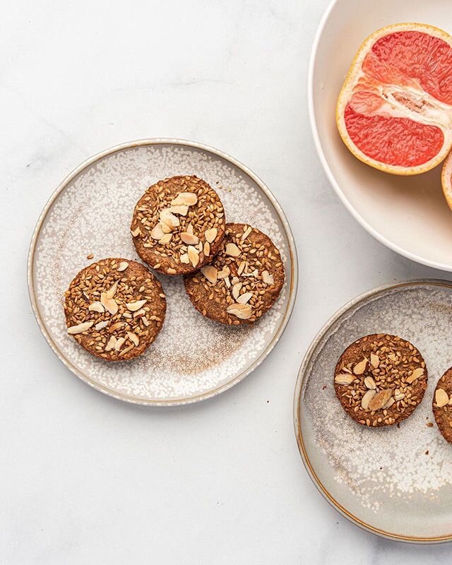 It&rsquo;s a breakfast cookie! So now we can eat cookies all day long. (In case you weren&rsquo;t already doing that) This was shot for @farmerdirectorganic and you can find the yummy recipe on their site. 😋
.
⠀⠀⠀⠀⠀⠀⠀⠀⠀
#plantbasedeating #plantpower