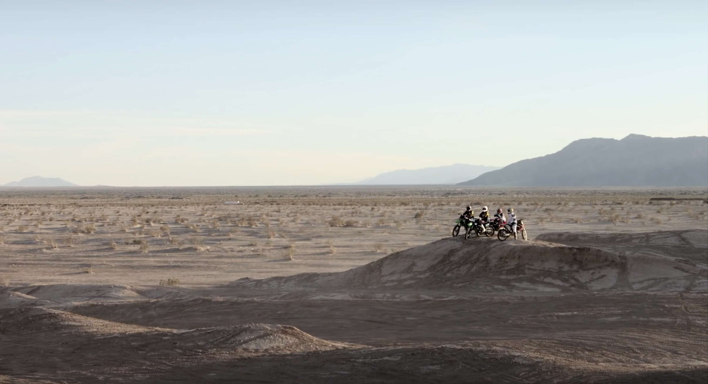 DC SHOES: MOTO - DEFINED BY DC