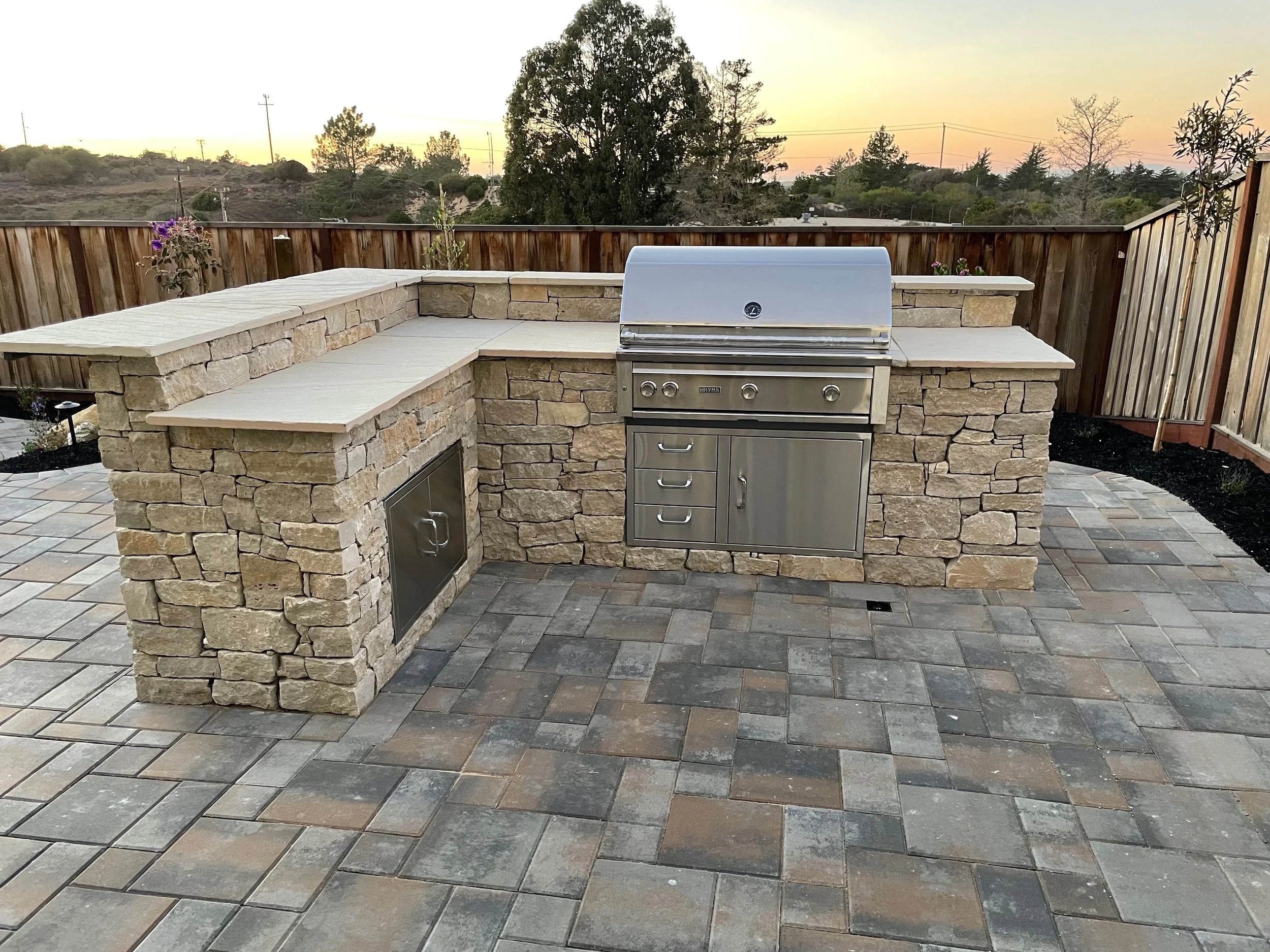 Outdoor Kitchen and Grill Areas