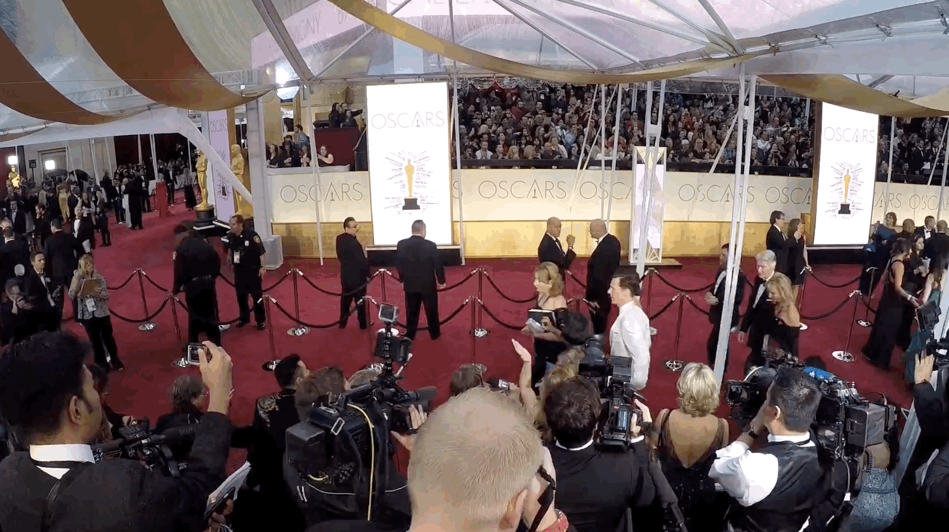 E!_LiveFromTheRedCarpet1.gif