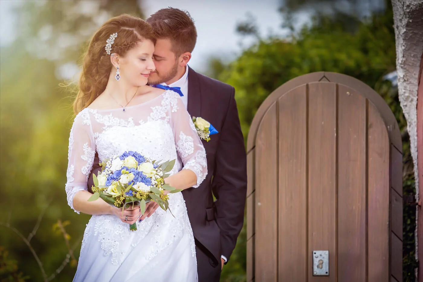 Kuss-Brautpaar-Hochzeit