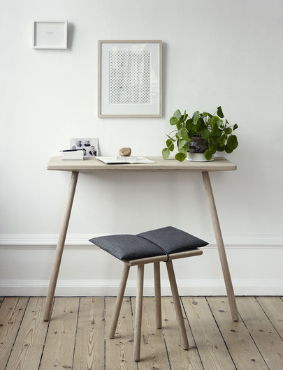 GEORG STOOL & CONSOLE TABLE (foto: skagerak.dk)