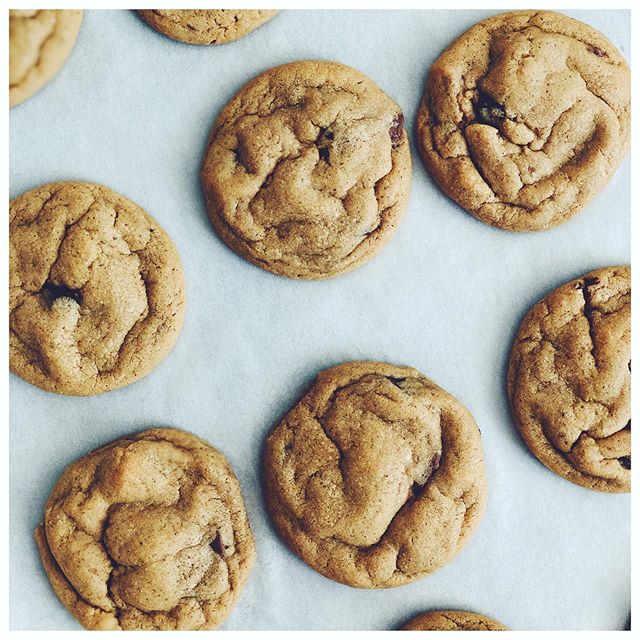 Taking time out of endless packing to bake batch upon batch of peanut butter cookies 🍪🍪🍪 #farewell #treats #cookies #peanutbutter #livingforsugar #baking #chocolatechipcookies