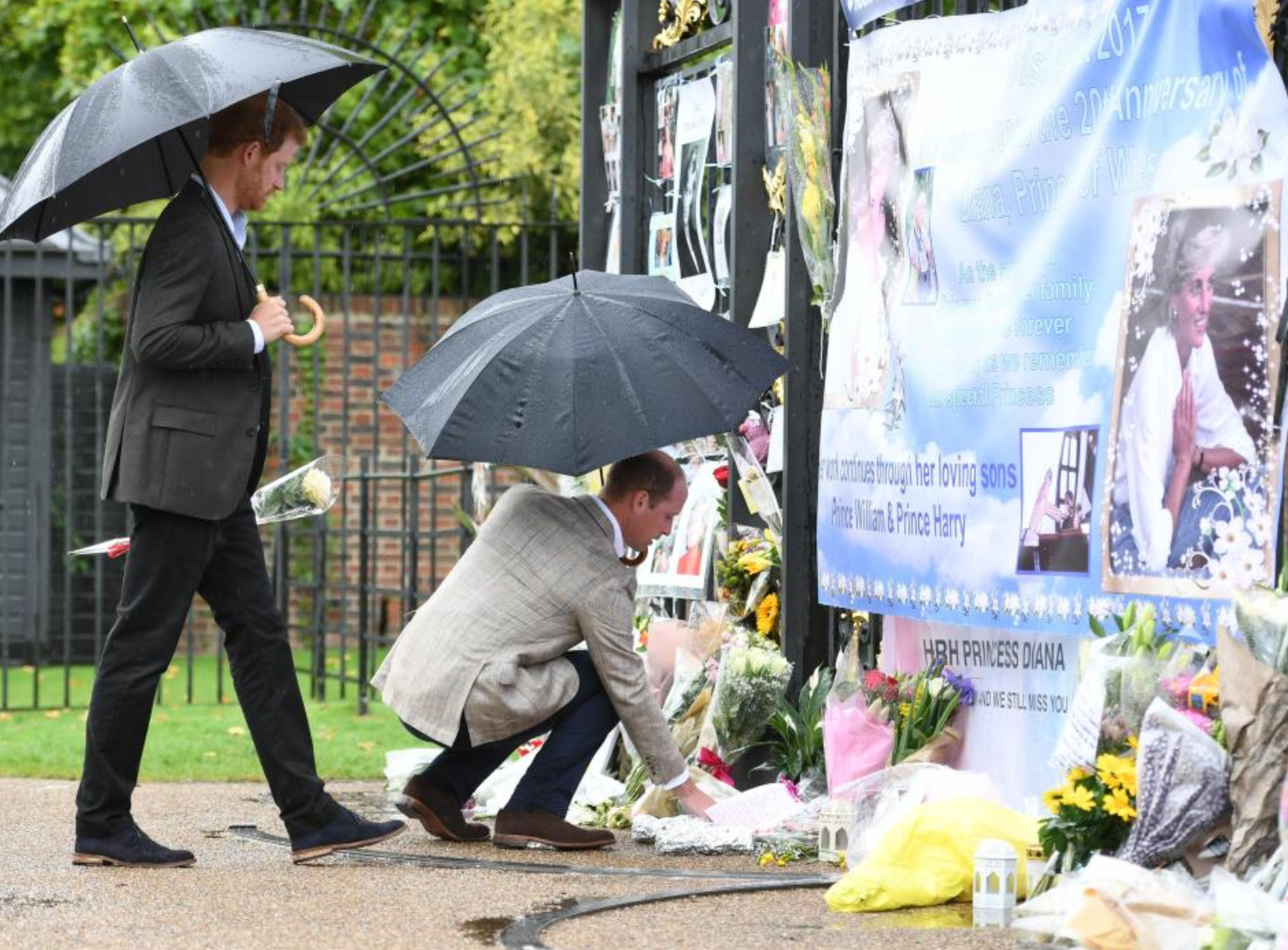 Harry and William leaving Flowers in honor of Diana.png